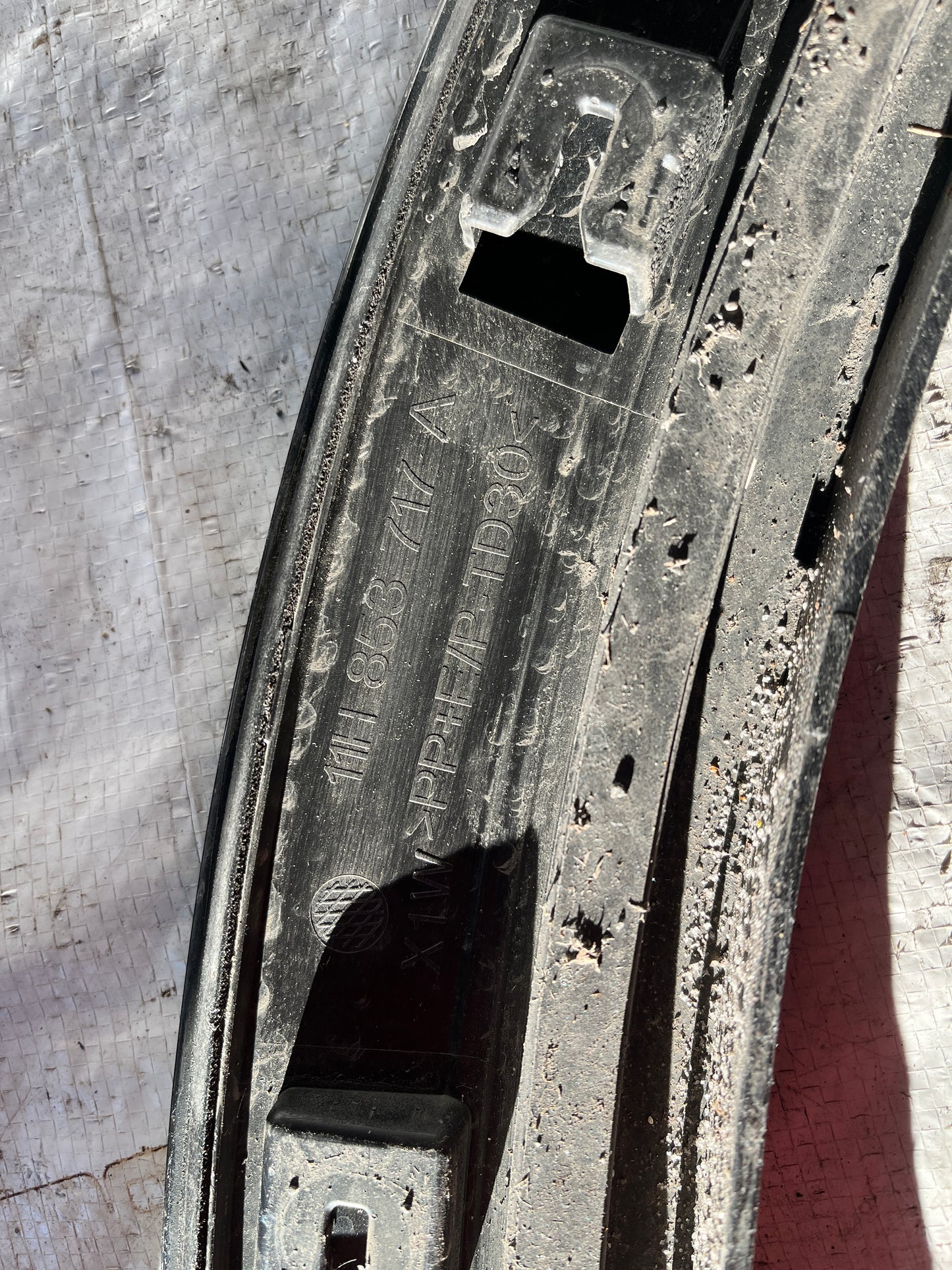 Вежда Cupra Tavascan