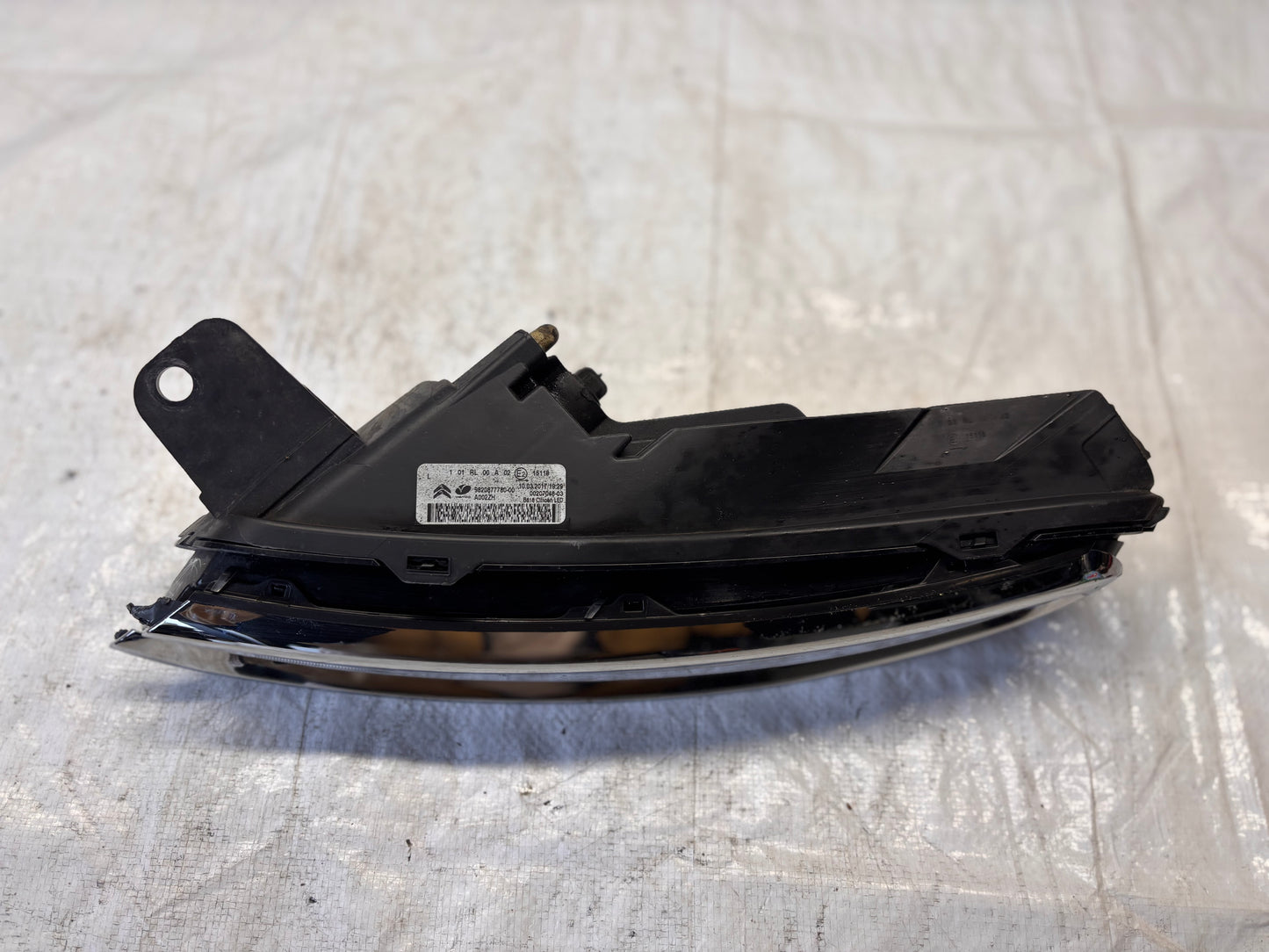 Citroën C3 (2016→) – лява дневна светлина