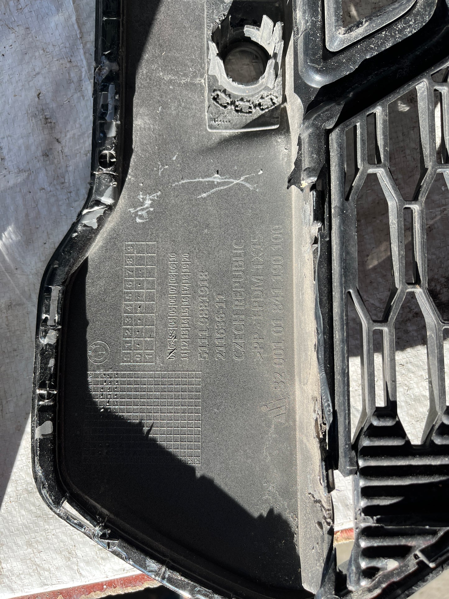 BMW X1 U11 предна решетка