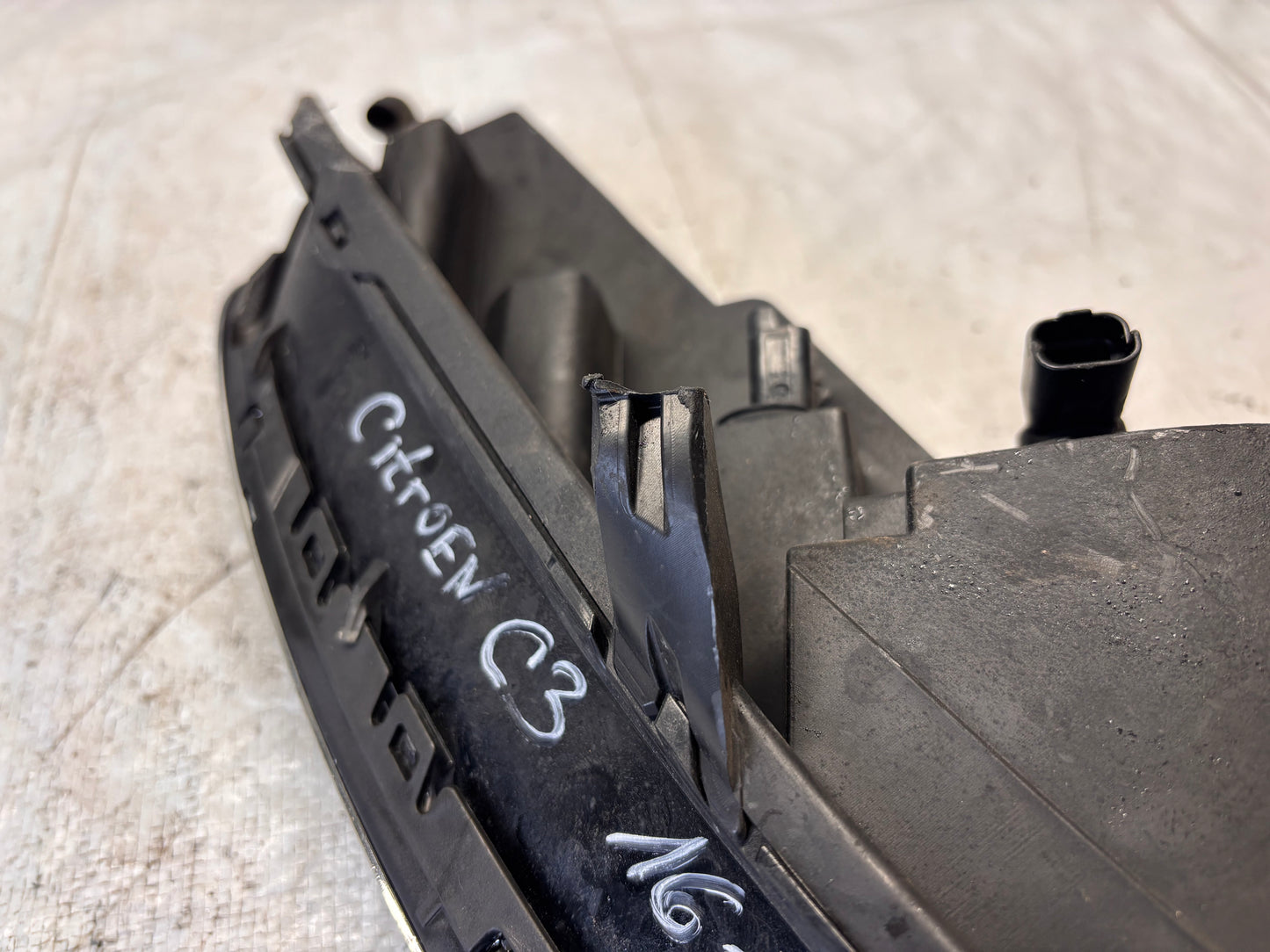 Citroën C3 (2016→) – лява дневна светлина