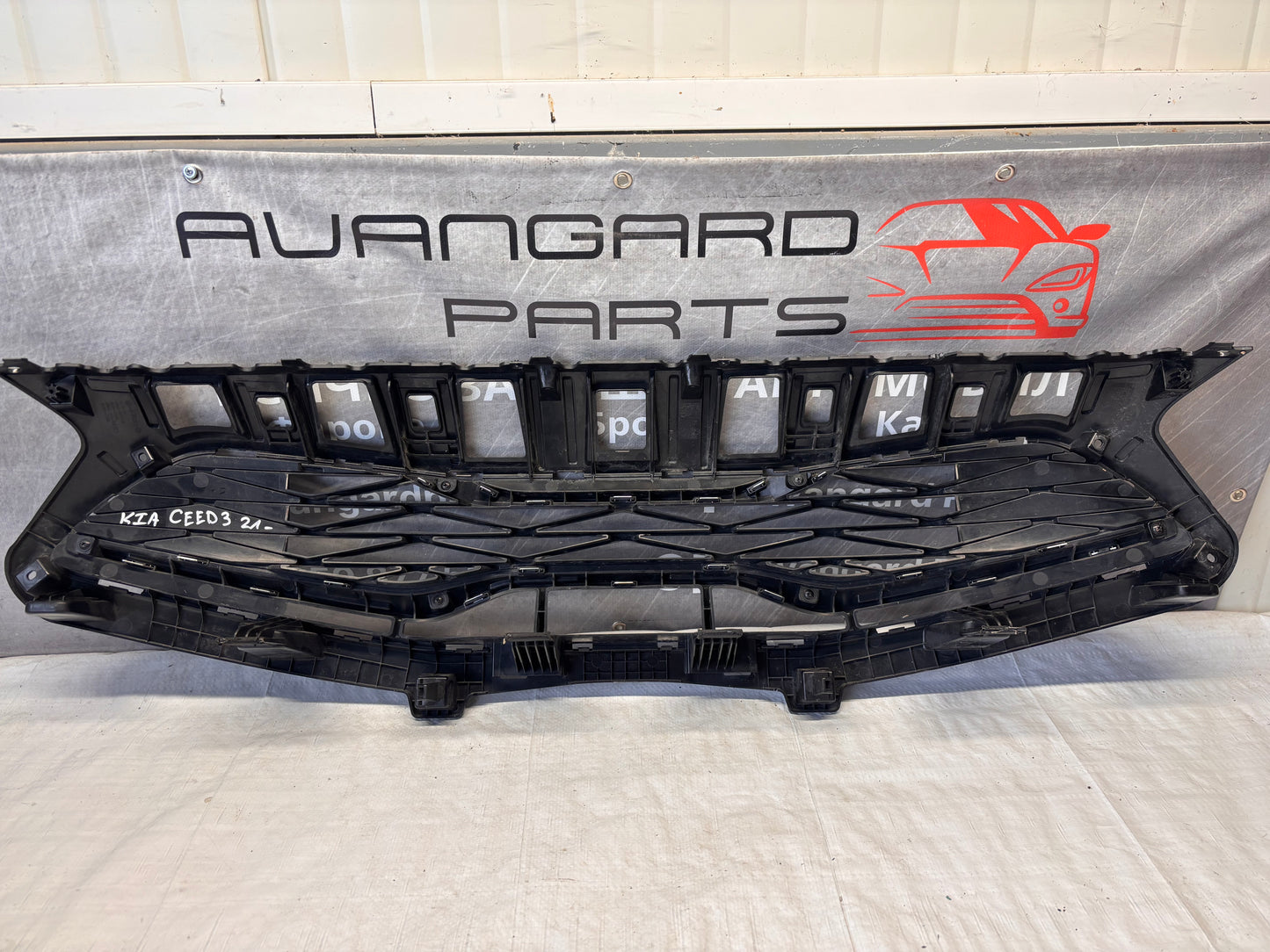 Решетка предна KIA Ceed 3 (CD) • 2018–2021