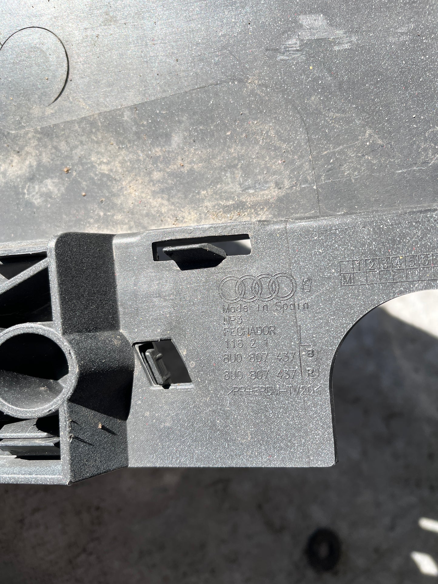 ъгъл за предна броня Audi Q3 (2011-2014)