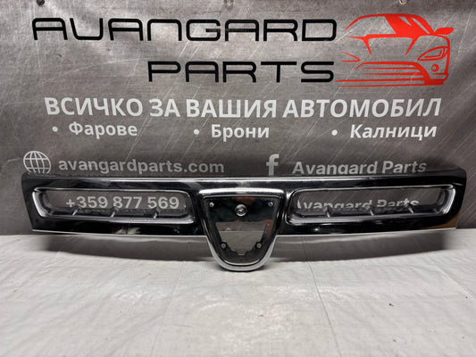 Горна лайсна предна решетка Dacia Duster