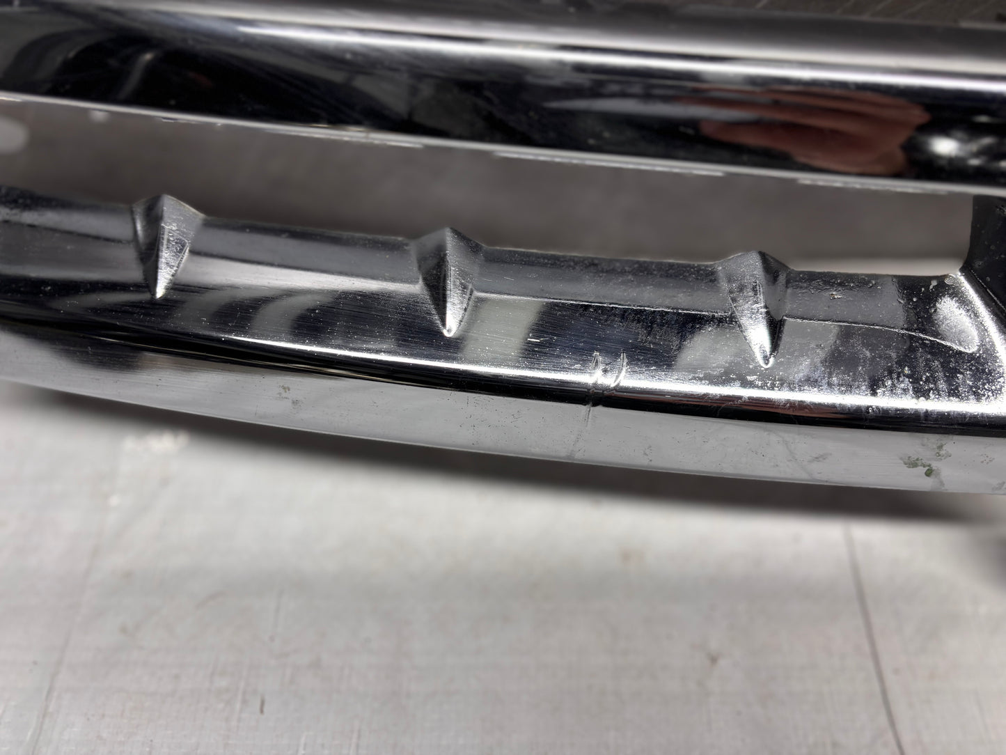 Горна лайсна предна решетка Dacia Duster