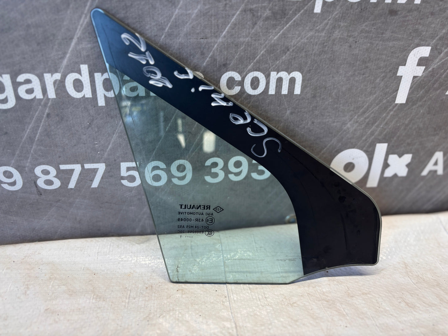 Малко стъкло за предна лява врата • Renault Scenic 2012