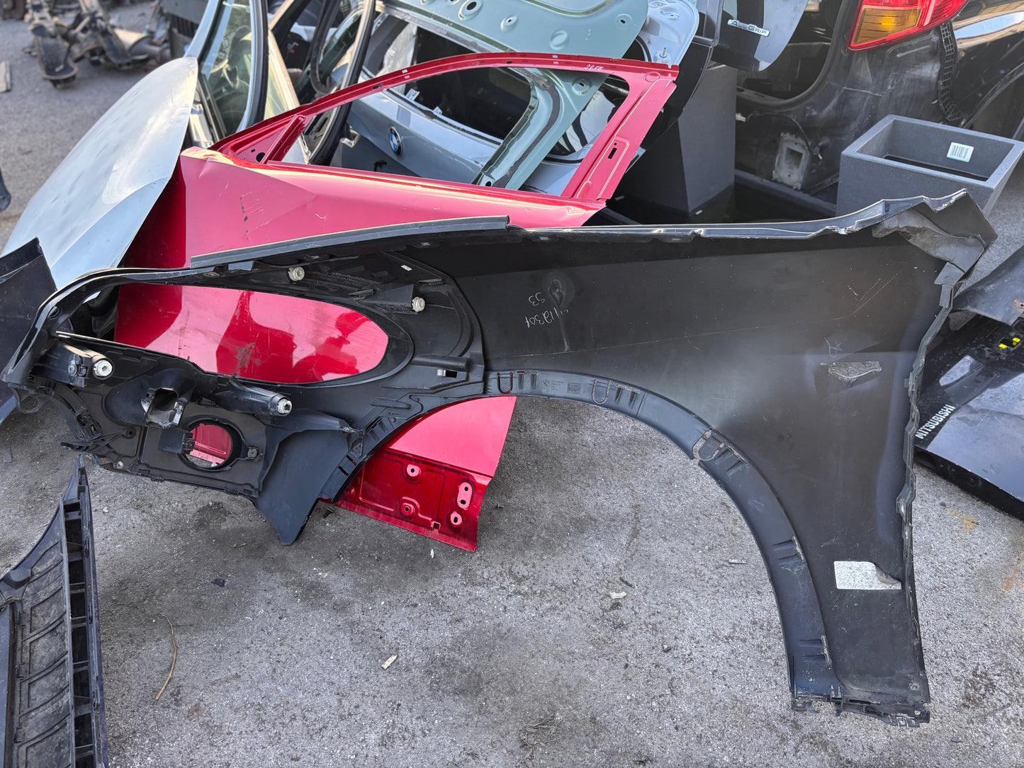 Преден десен калник • BMW X5 E70 (2007–2013)