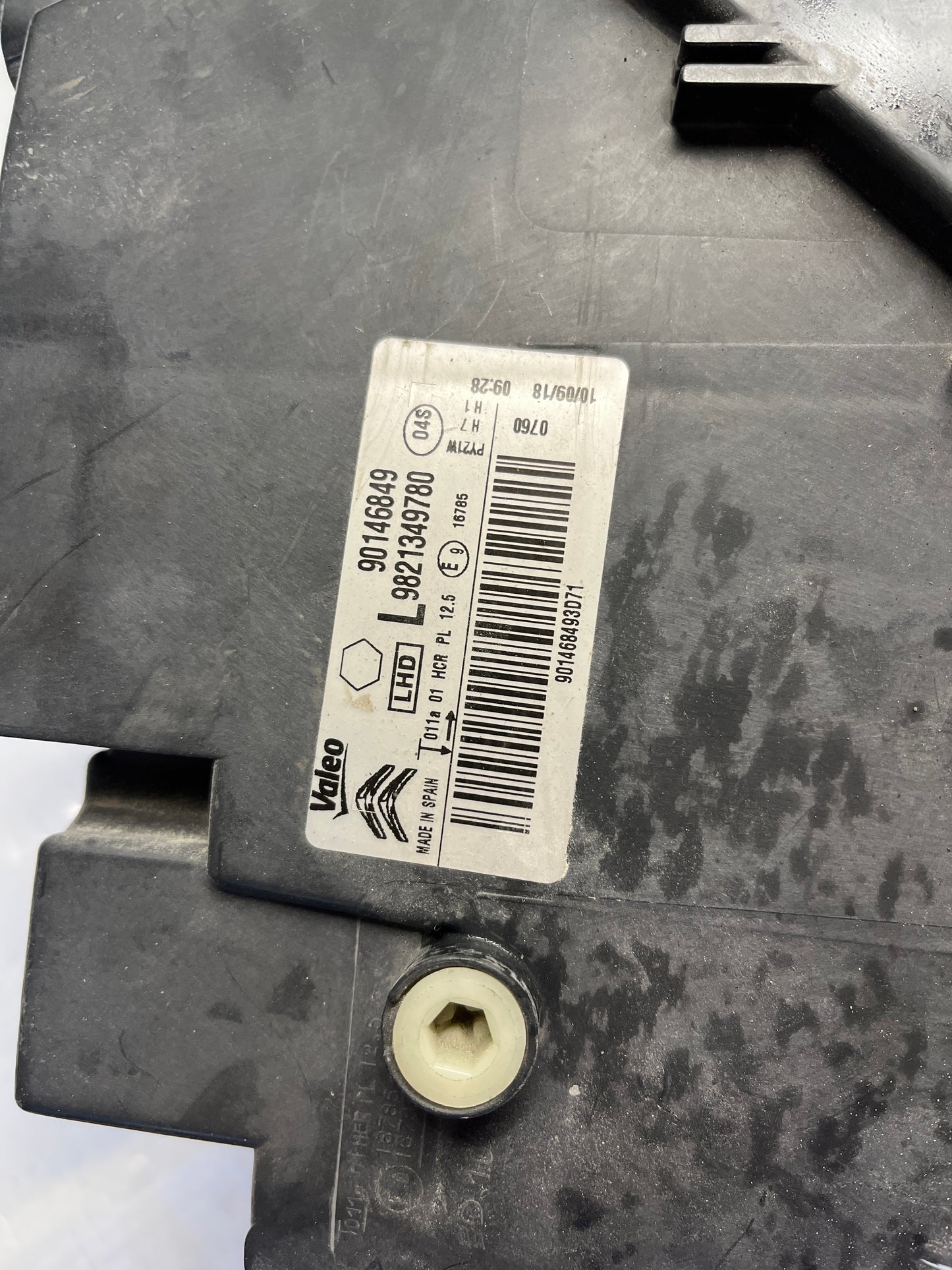 Фар Citroen C4 Cactus 18-