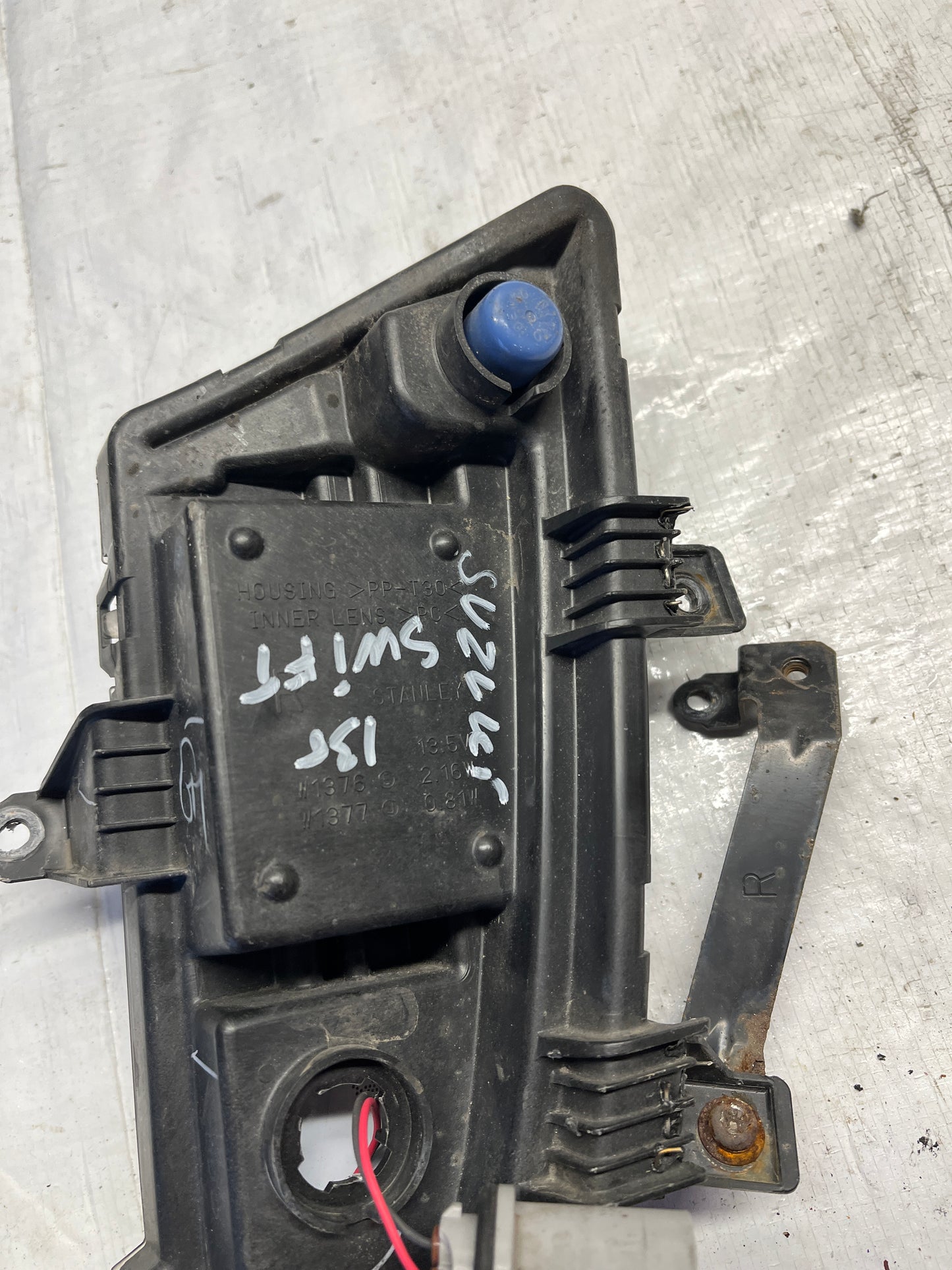 Халоген Suzuki Swift 13-