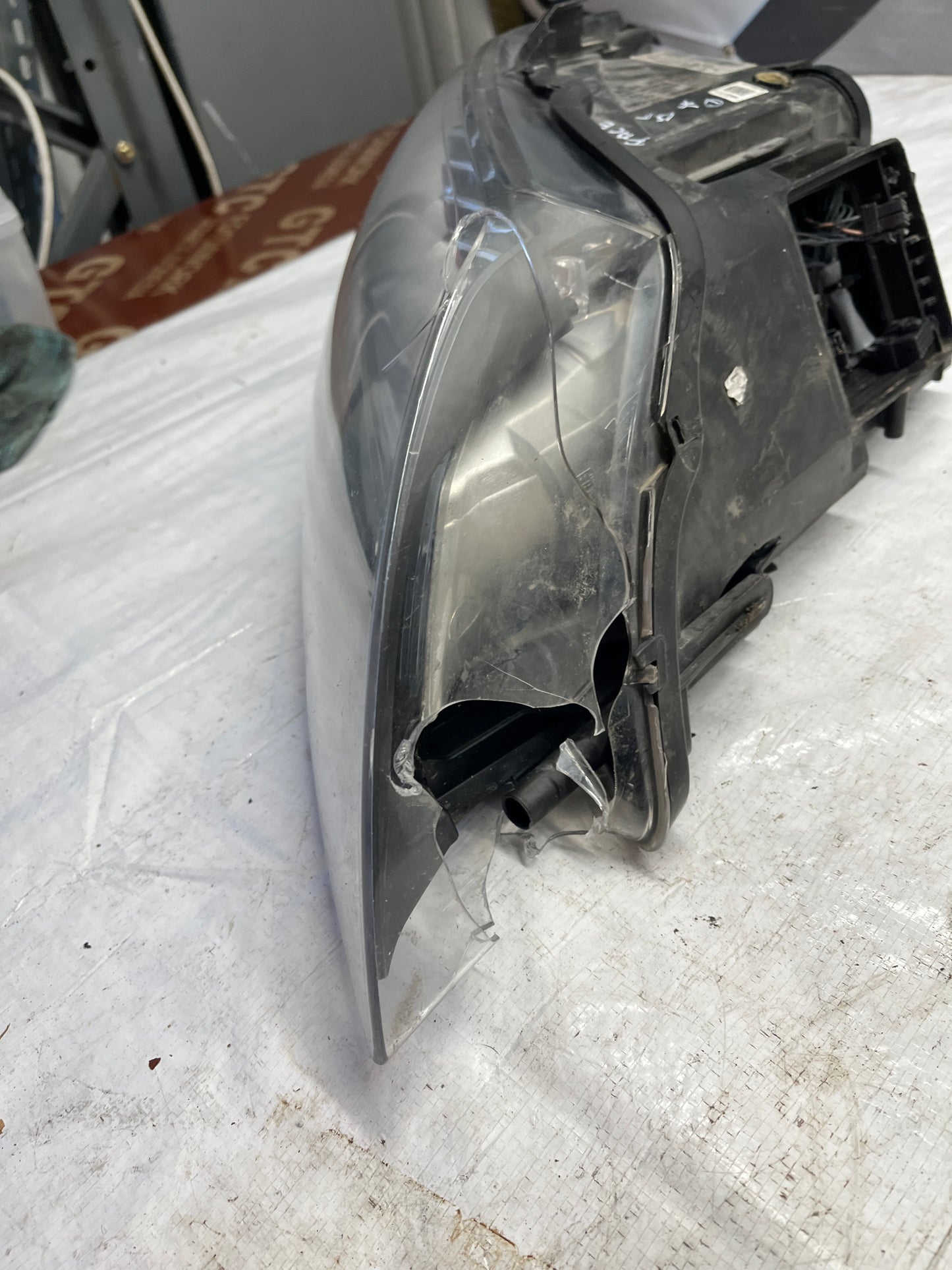 Фар Audi Q7 4l0 12-