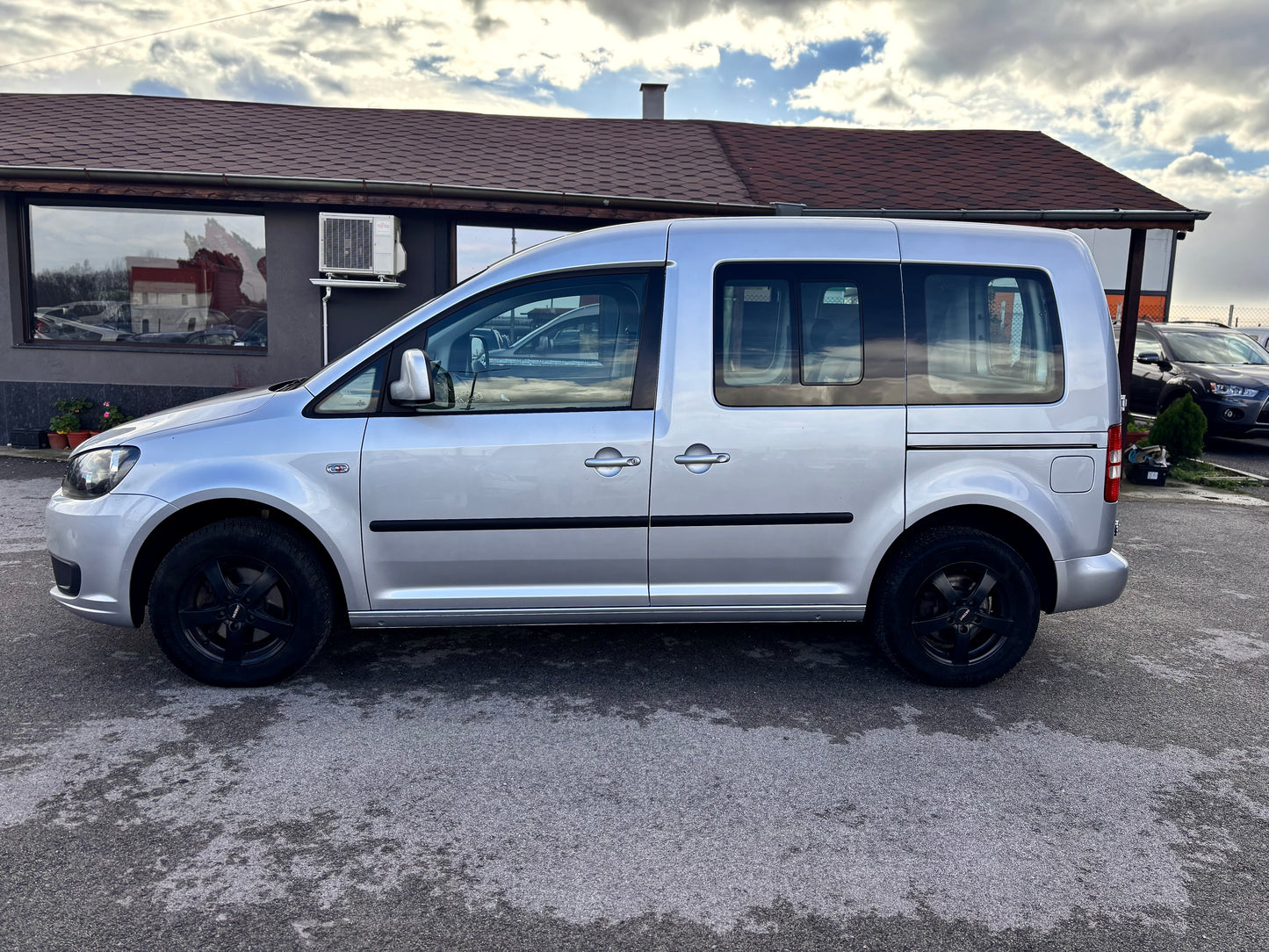 VOLKSWAGEN CADDY