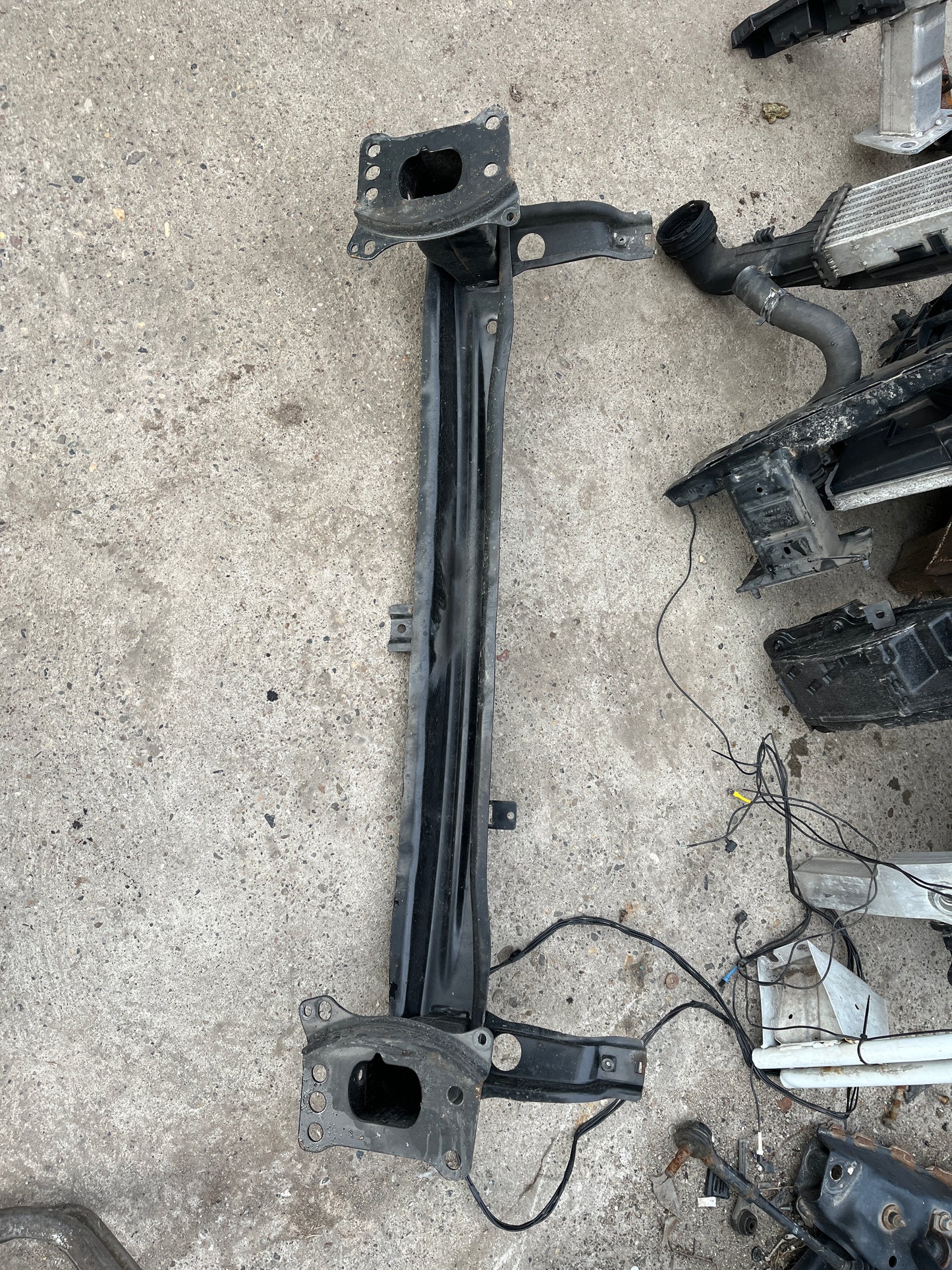 Греда Volkswagen Caddy 3 15-