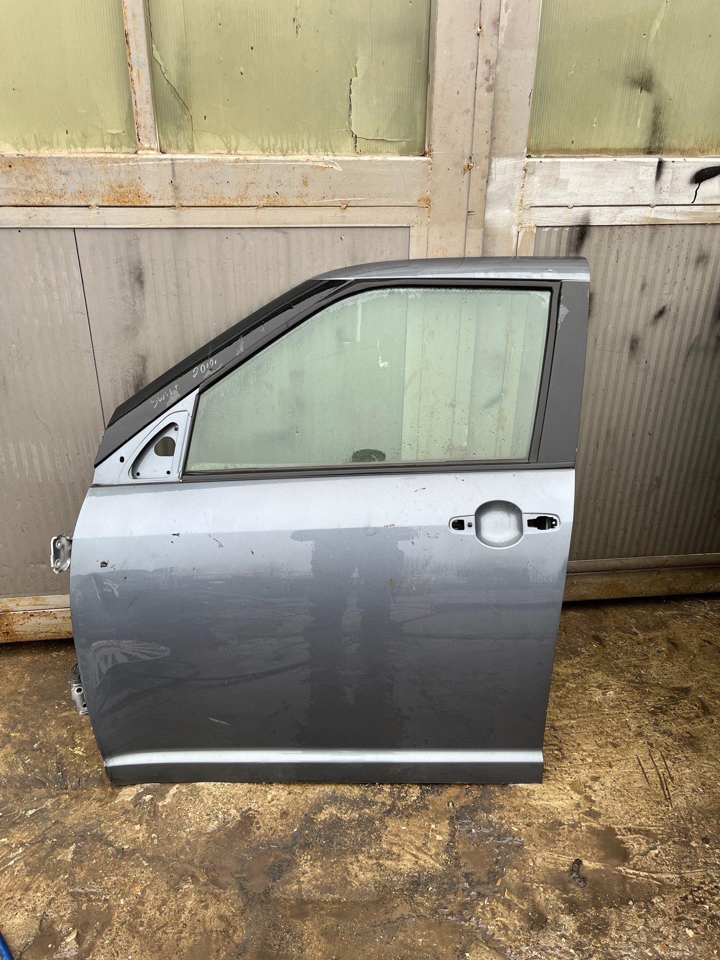 Врата предна • Suzuki Swift • 2010 г