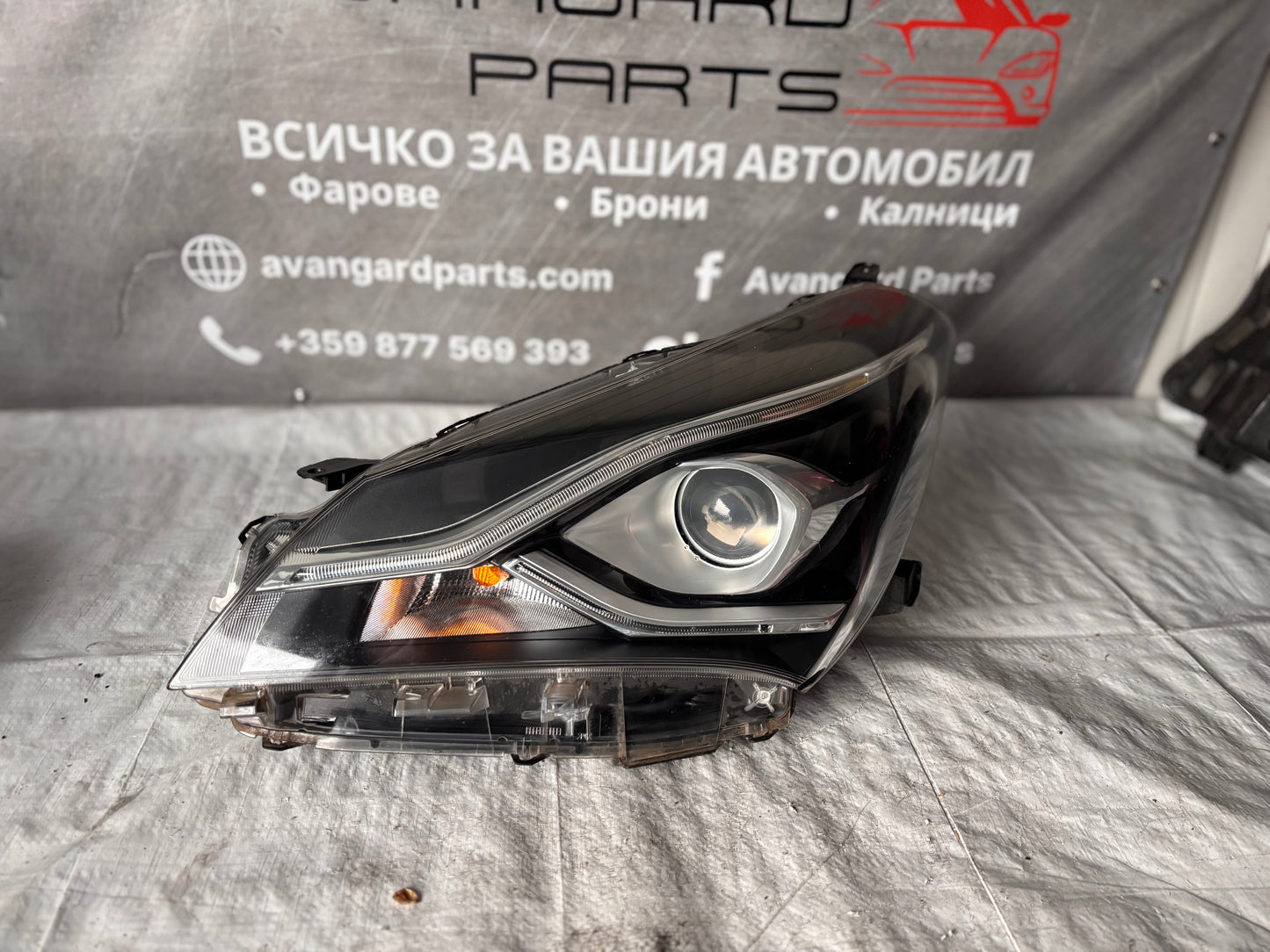 Комплект предни фарове • Toyota Yaris III (2014–2017)