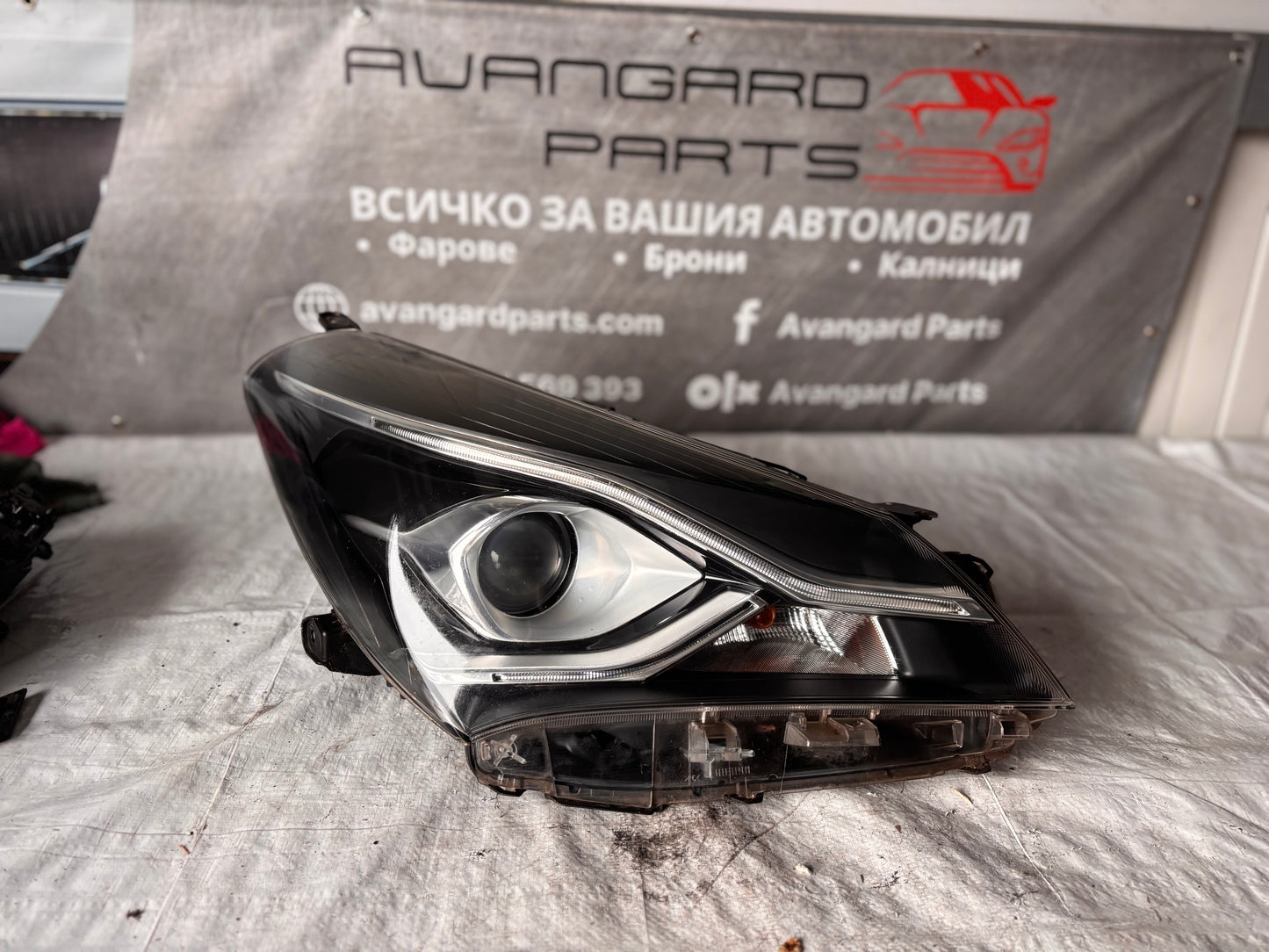 Комплект предни фарове • Toyota Yaris III (2014–2017)