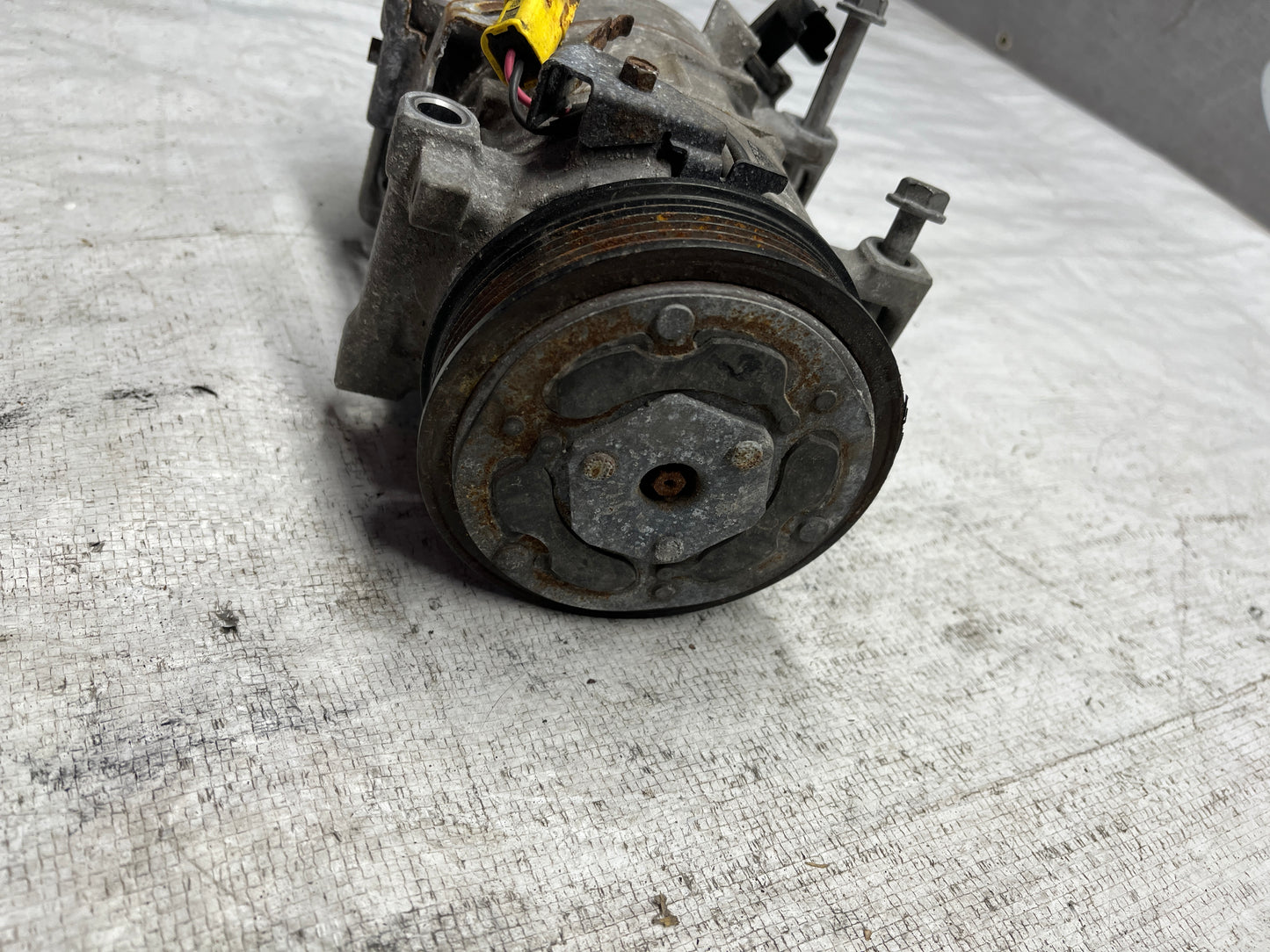 Компресор за климатика Peugeot 3008 1.5 23-