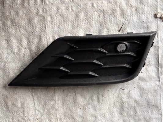 Решетка за предна броня Volkswagen Tiguan  – дясна страна.