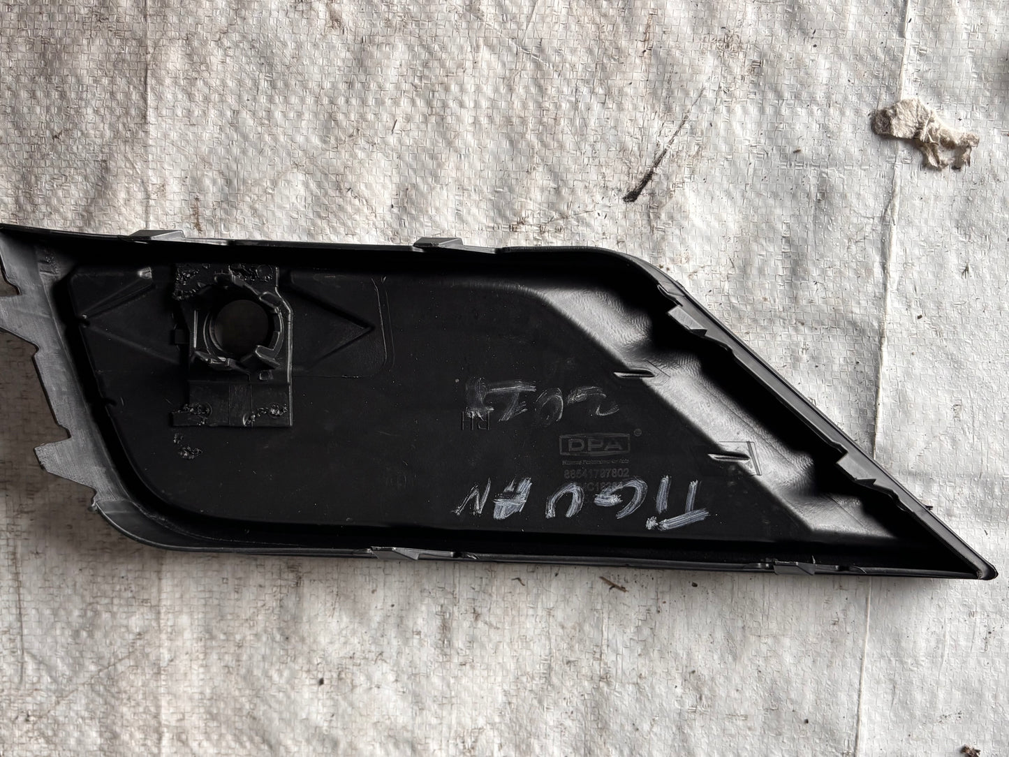 Решетка за предна броня Volkswagen Tiguan  – дясна страна.