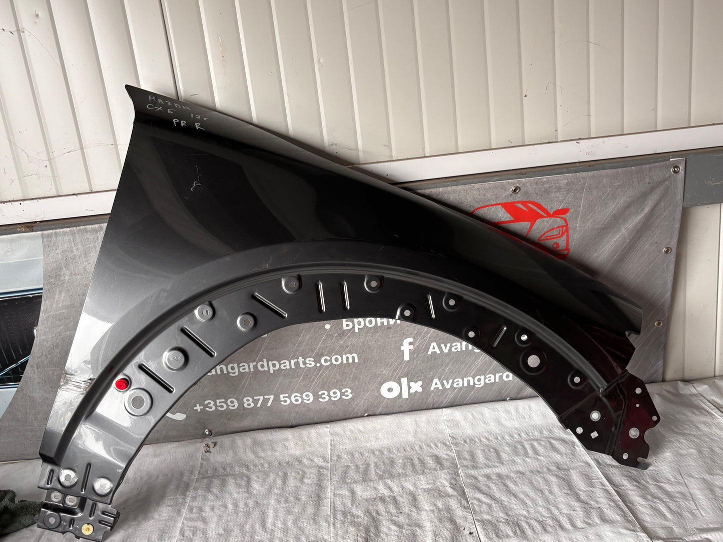 Преден десен калник • Mazda CX-30 (2017–2021)