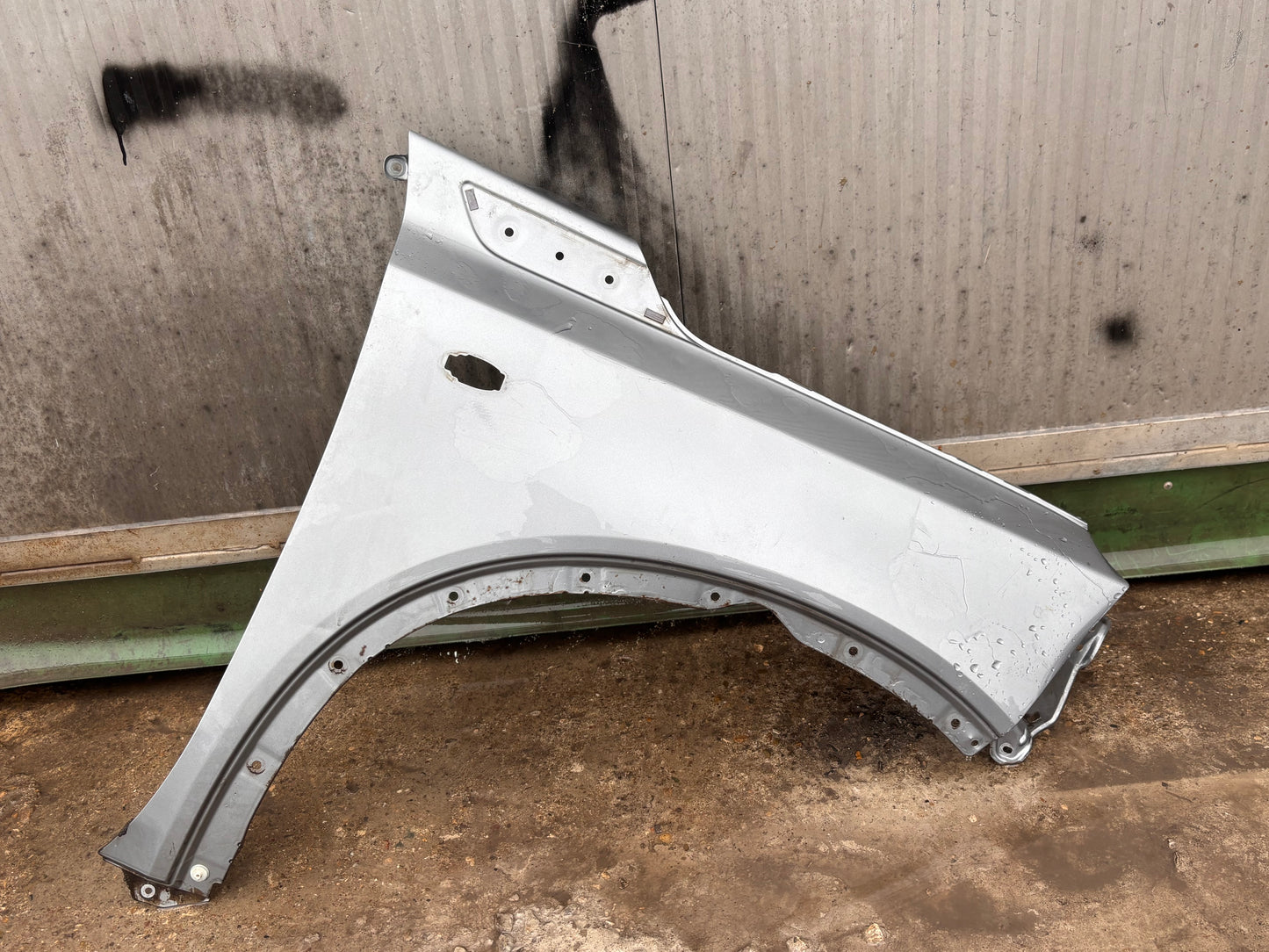 Преден десен калник • Suzuki Vitara (2019–)