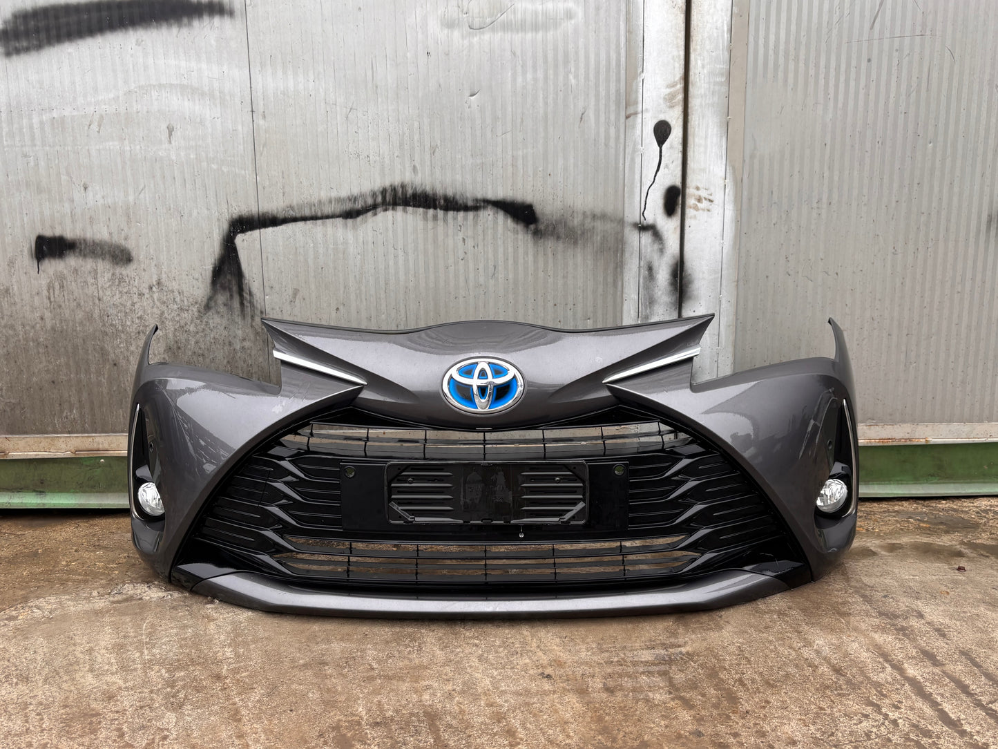 Предна броня • Toyota Yaris Hybrid (2017–2020)