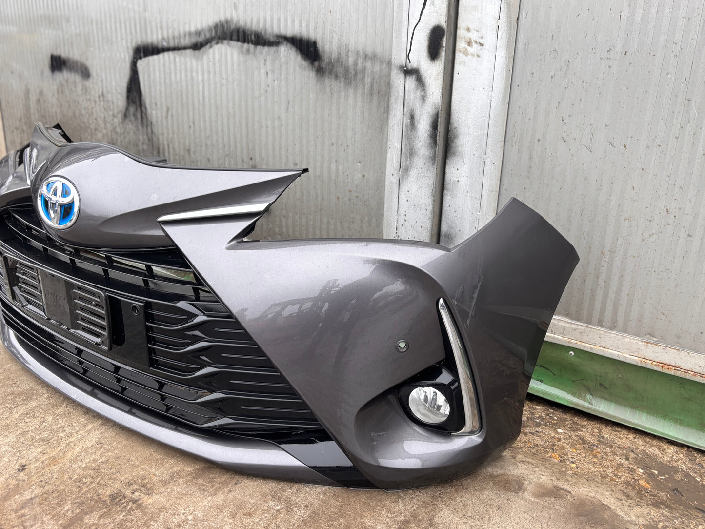 Предна броня • Toyota Yaris Hybrid (2017–2020)