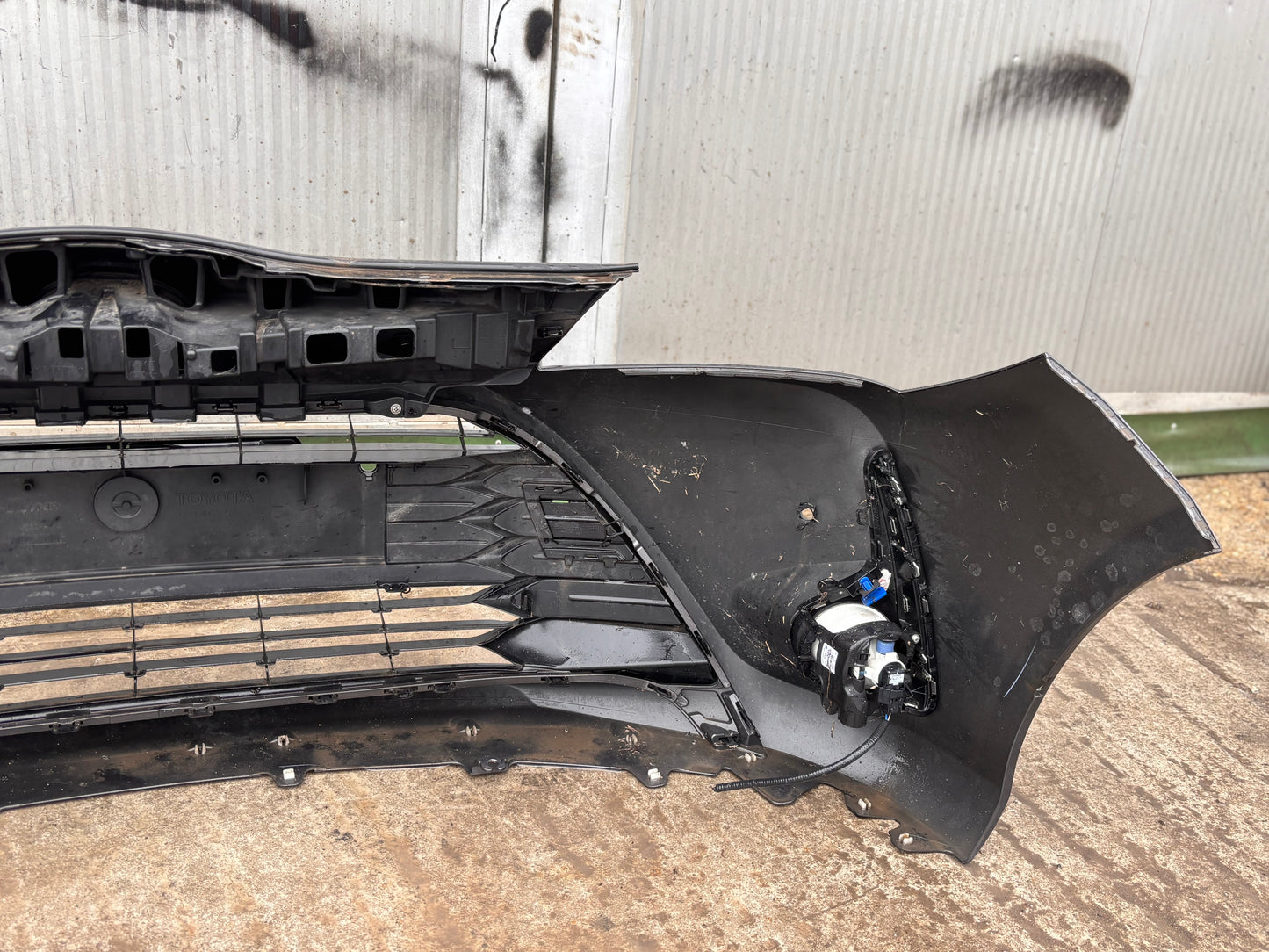 Предна броня • Toyota Yaris Hybrid (2017–2020)