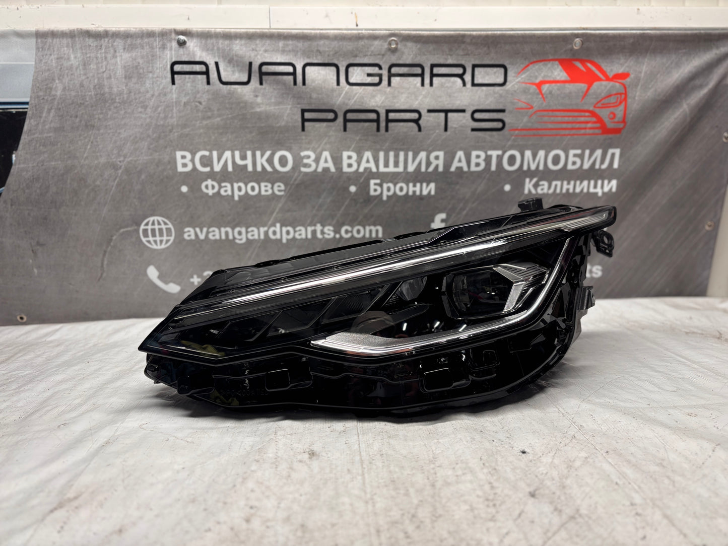 Ляв фар • Volkswagen Golf 8 (2019–2024)