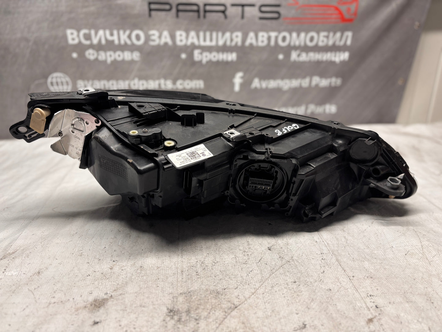 Ляв фар • Volkswagen Golf 8 (2019–2024)