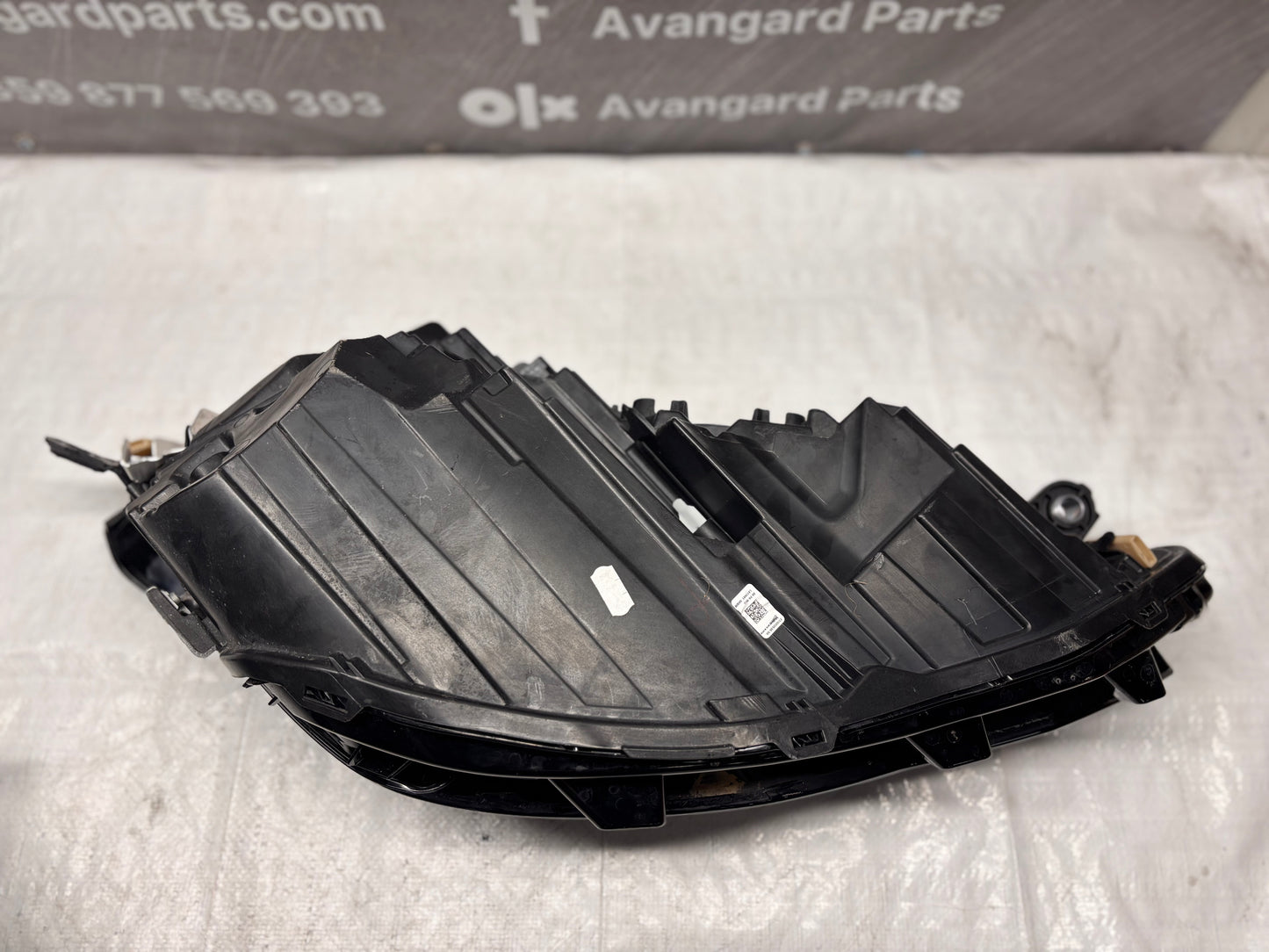 Ляв фар • Volkswagen Golf 8 (2019–2024)