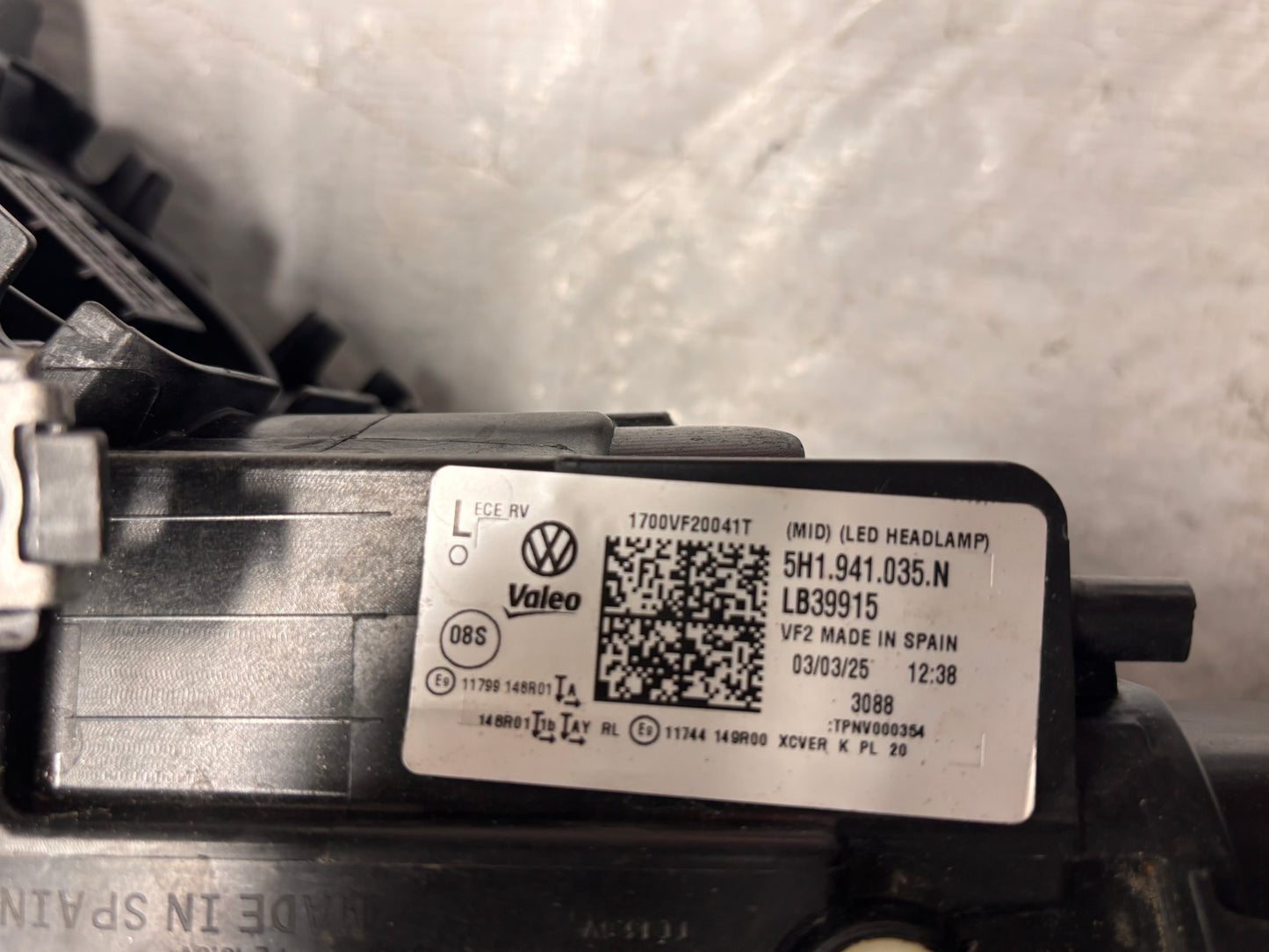 Ляв фар • Volkswagen Golf 8 (2019–2024)