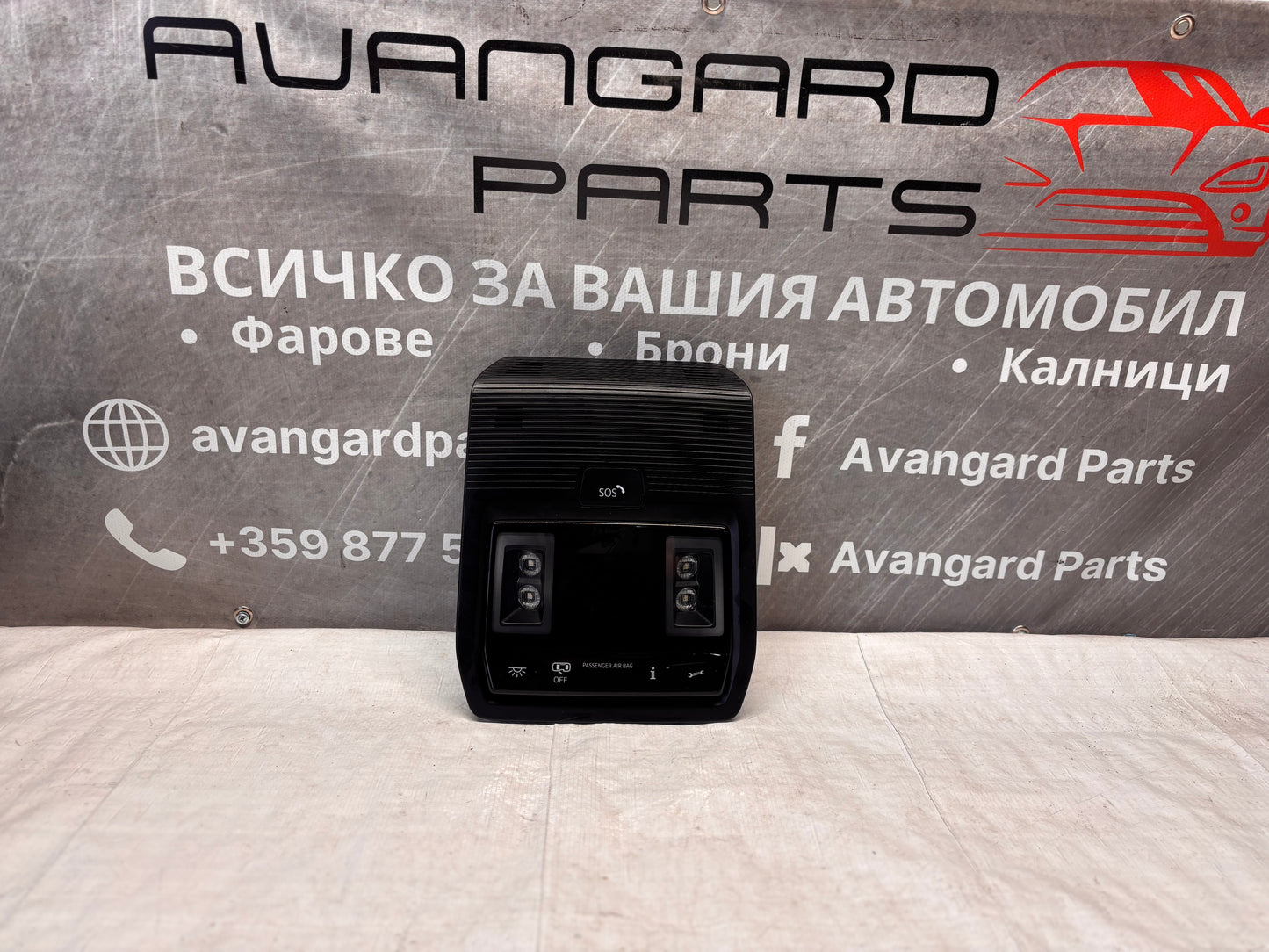 Плафон с SOS бутон • Volkswagen Golf 8