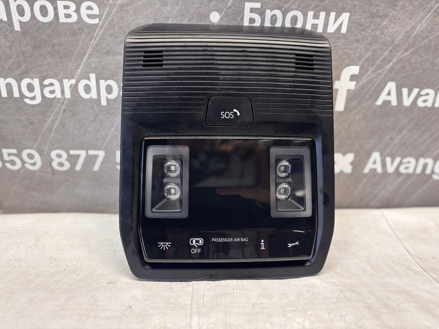 Плафон с SOS бутон • Volkswagen Golf 8