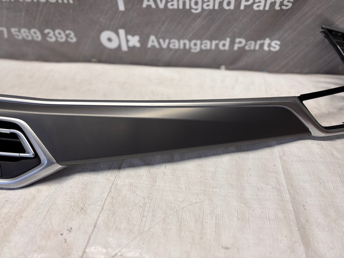 BMW G Серия • Централна декоративна лайстна с въздуховоди