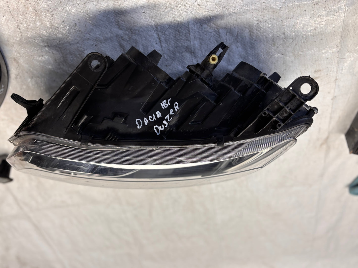 Фар преден ляв • Dacia Duster 2017–2021