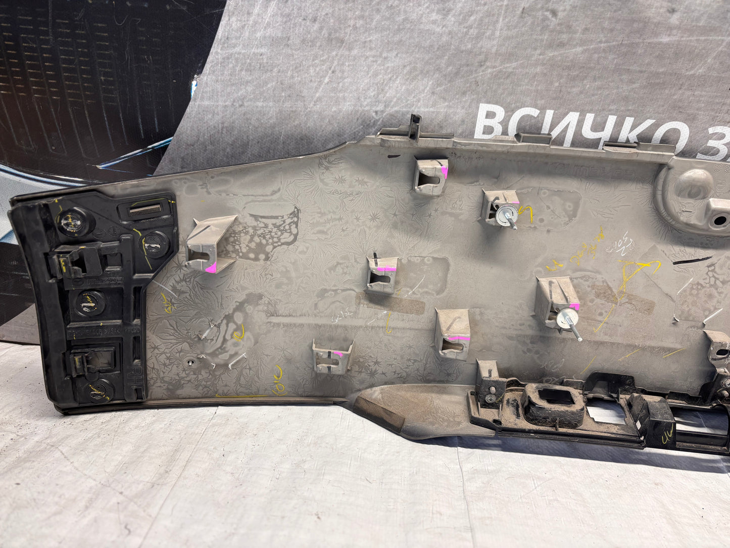 Лайстна заден капак • Mazda CX-30 • 2019