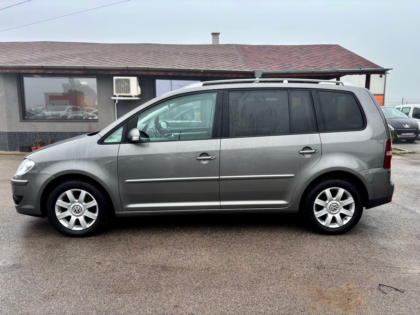 VOLKSWAGEN TOURAN