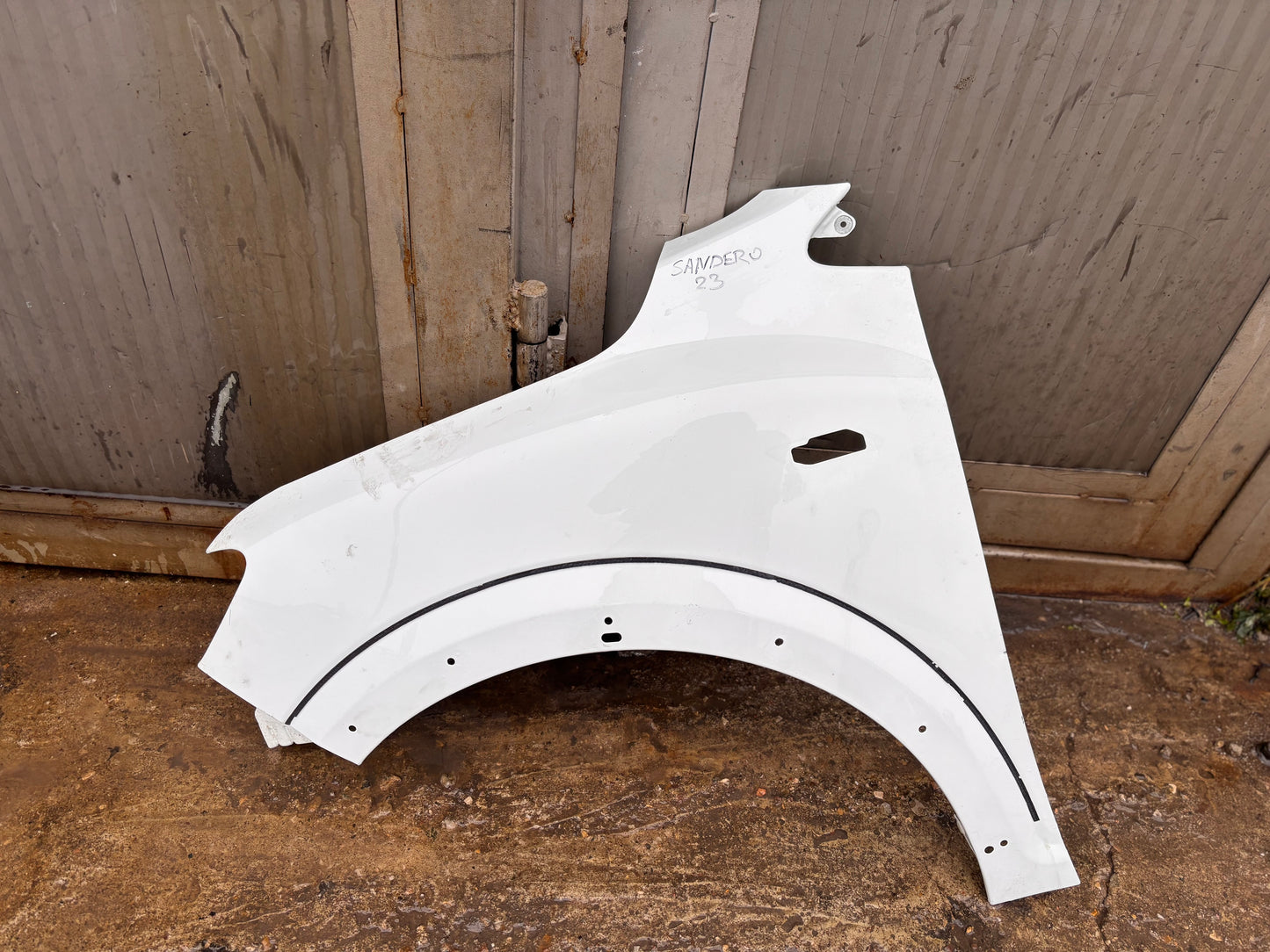 Калник преден ляв • Dacia Sandero • 2023–