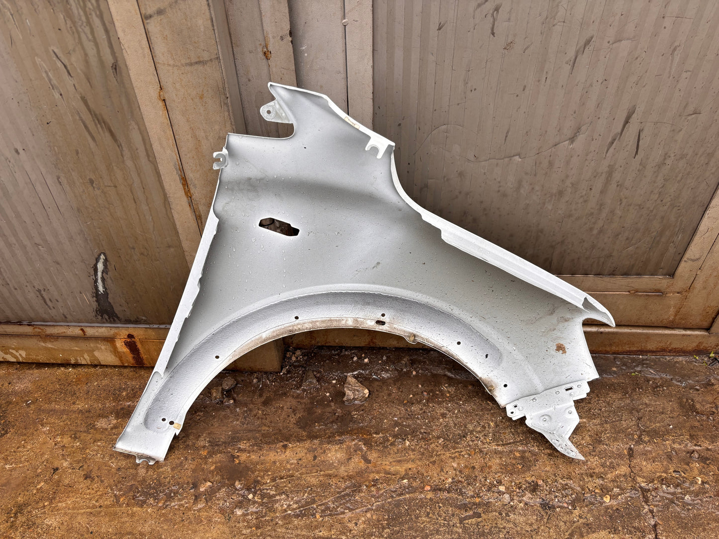 Калник преден ляв • Dacia Sandero • 2023–