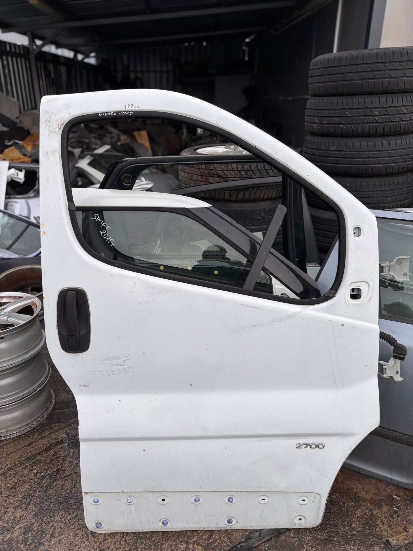 Врата предна дясна • Opel Vivaro • 2001–2014