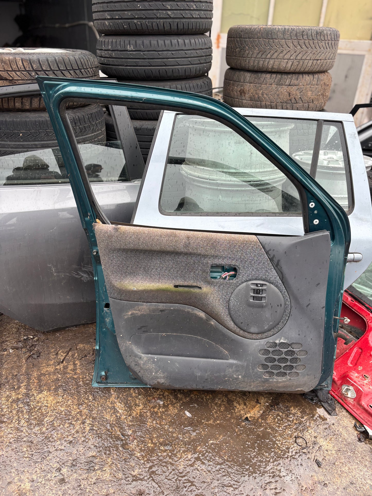 Врата предна лява • Daihatsu Terios