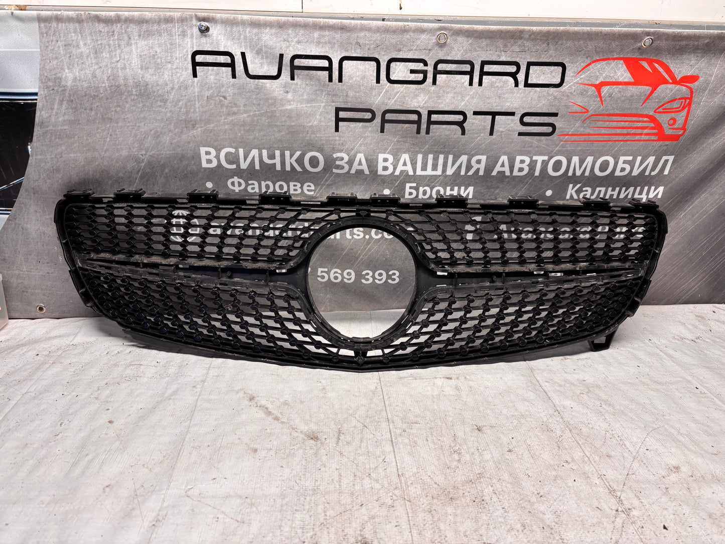 Решетка предна • Mercedes-Benz A-Class W176