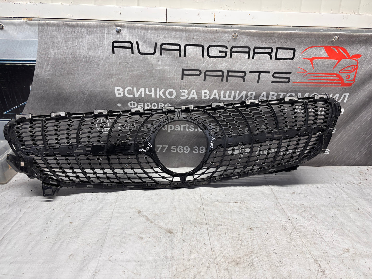 Решетка предна • Mercedes-Benz A-Class W176