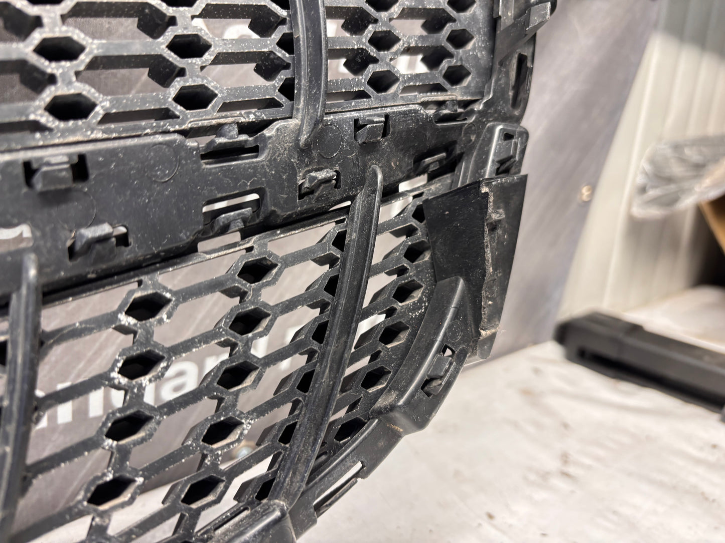 Решетка предна • Mercedes-Benz A-Class W176