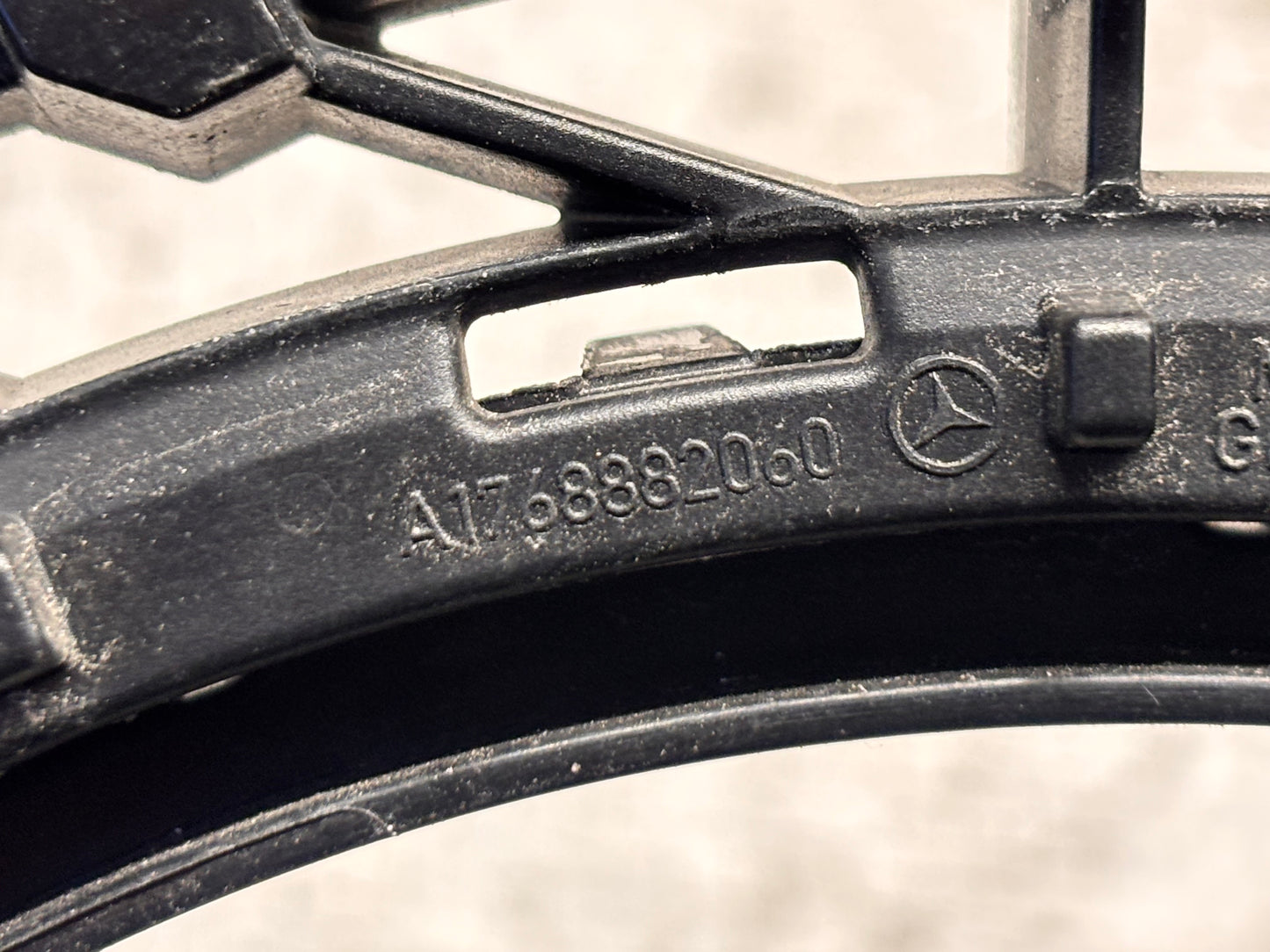 Решетка предна • Mercedes-Benz A-Class W176