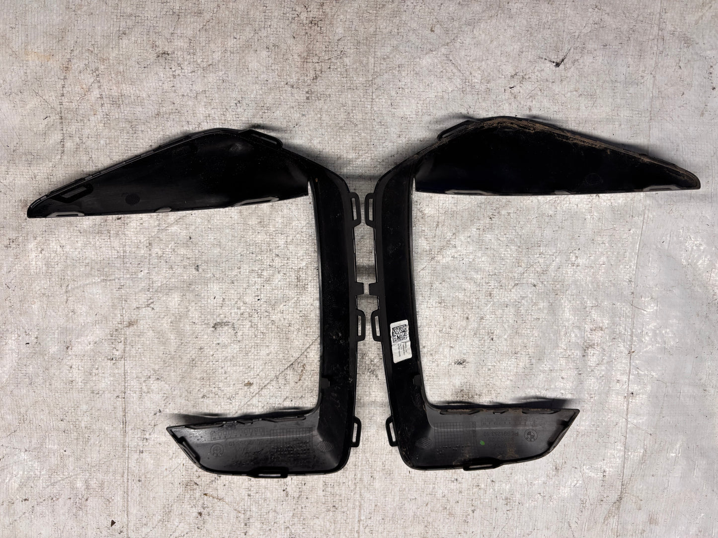 Държач на решетка предна броня ляв + десен • BMW 2 Series U06