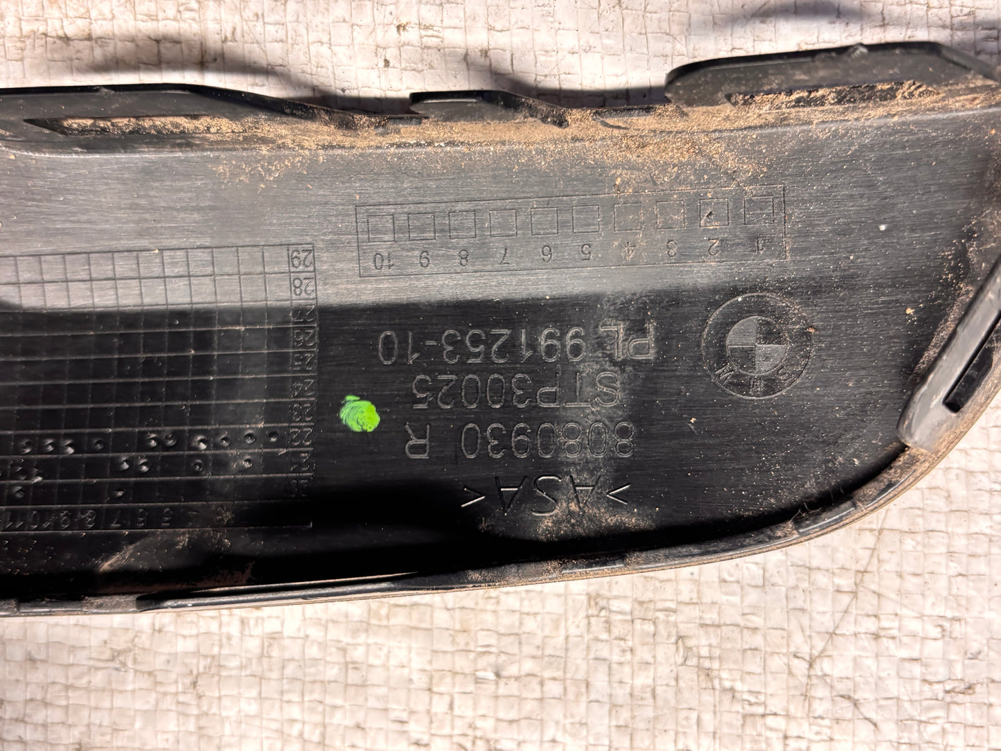 Държач на решетка предна броня ляв + десен • BMW 2 Series U06