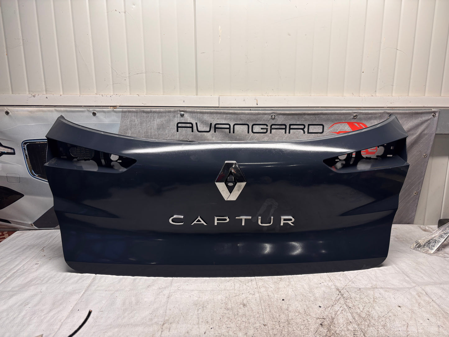 Декоративен капак за багажник • Renault Captur