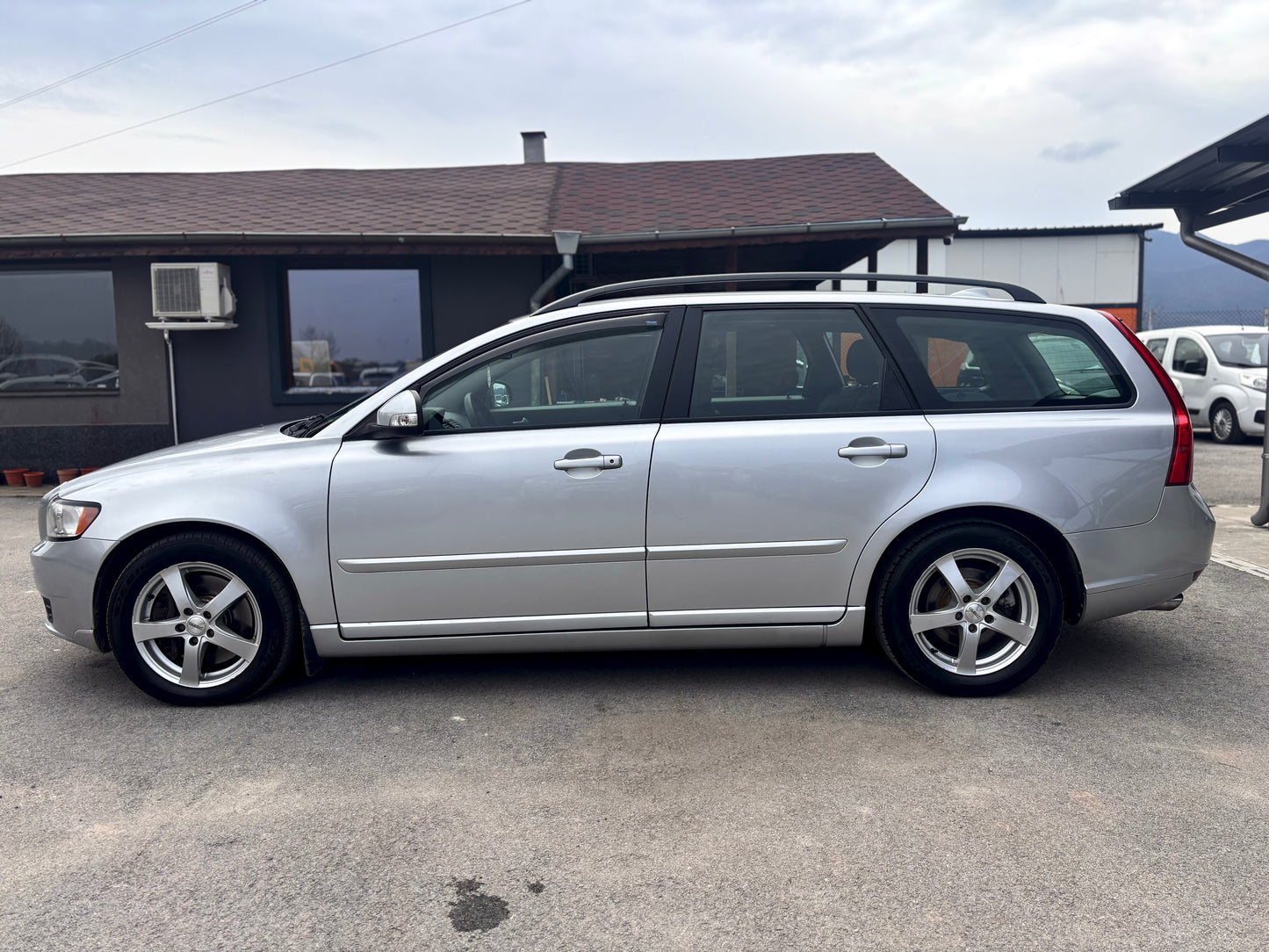 VOLVO V50