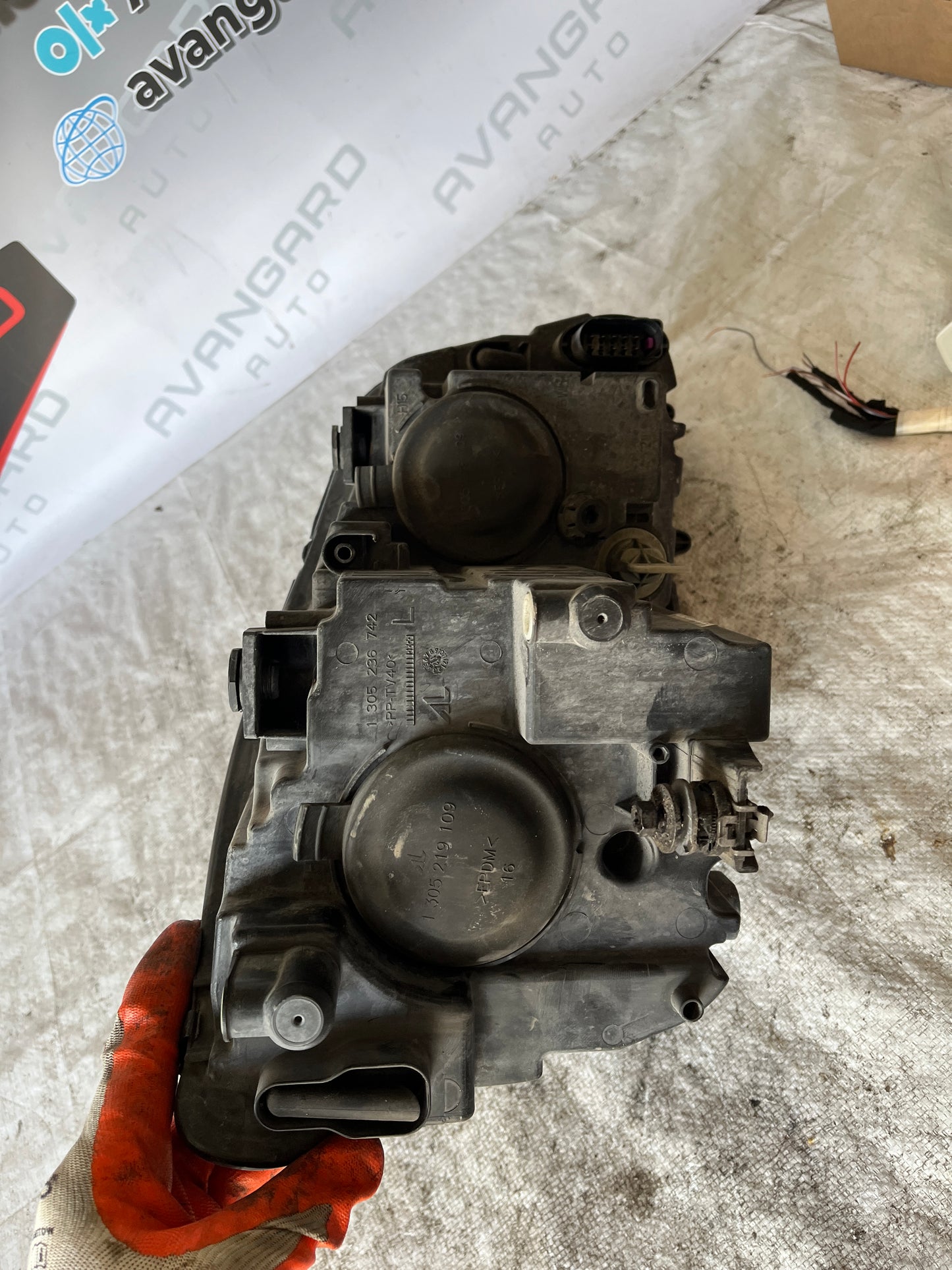 Фар Volkswagen Touran 10-