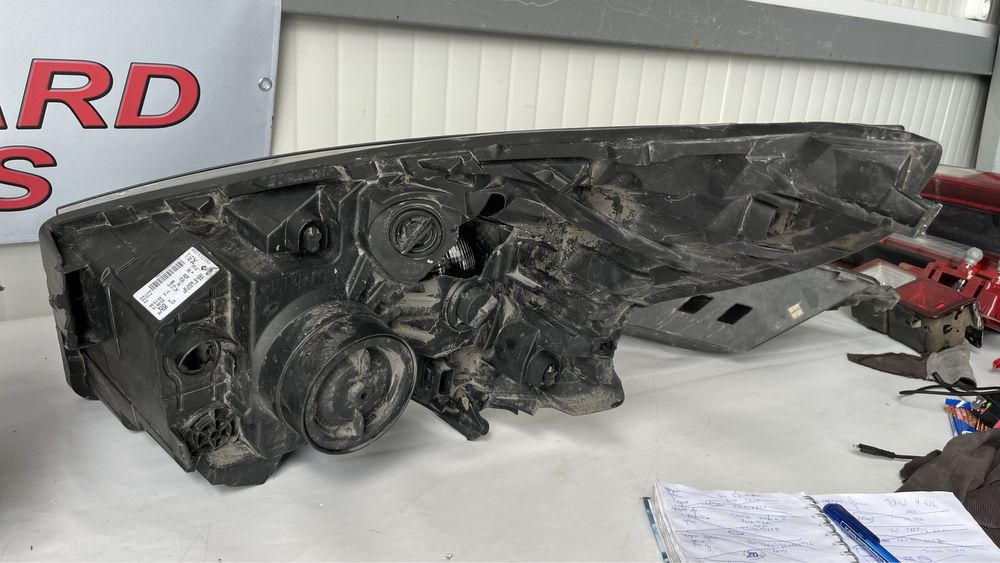2 броя десен и 1 брой ляв фар Renault Trafic,Opel Movano 14-